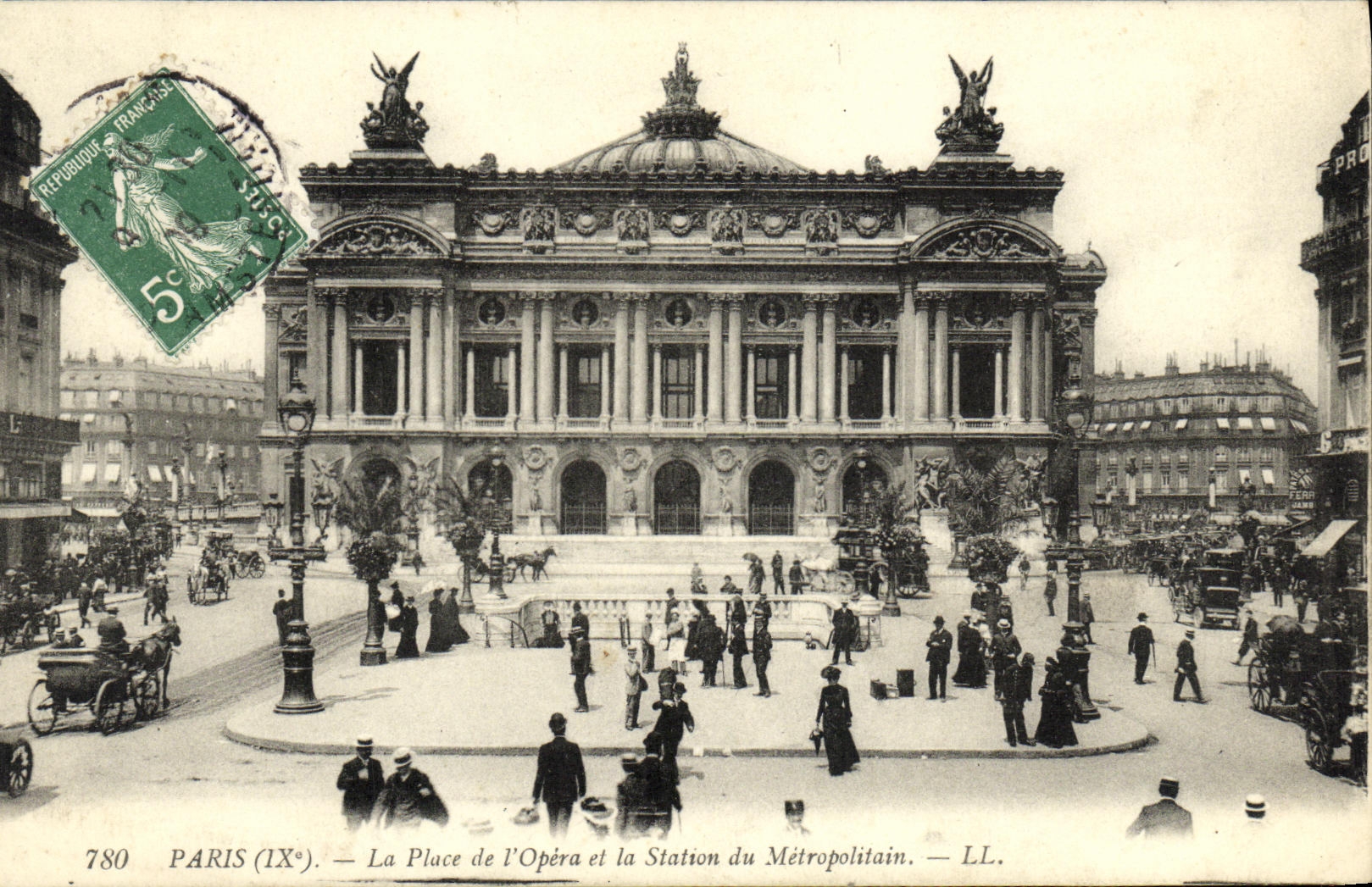 CPA Paris La Place de L Opera et la Station du Metropolitain Metro