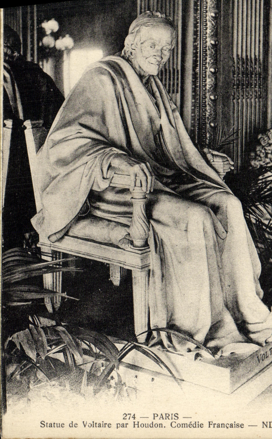 CPA Paris Statue de Voltaire par Houdon Comedie Francaise