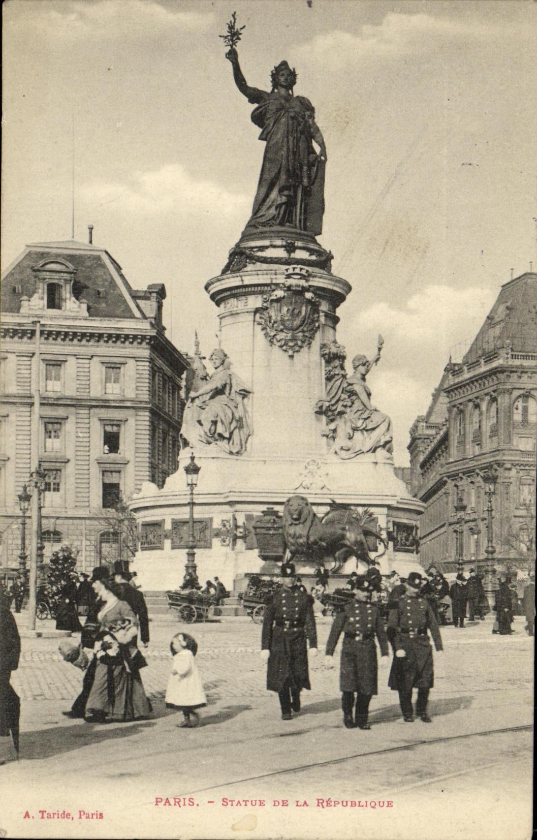 VINTAGE POSTCARD Paris Rules of the Republic Militaria Soldiers