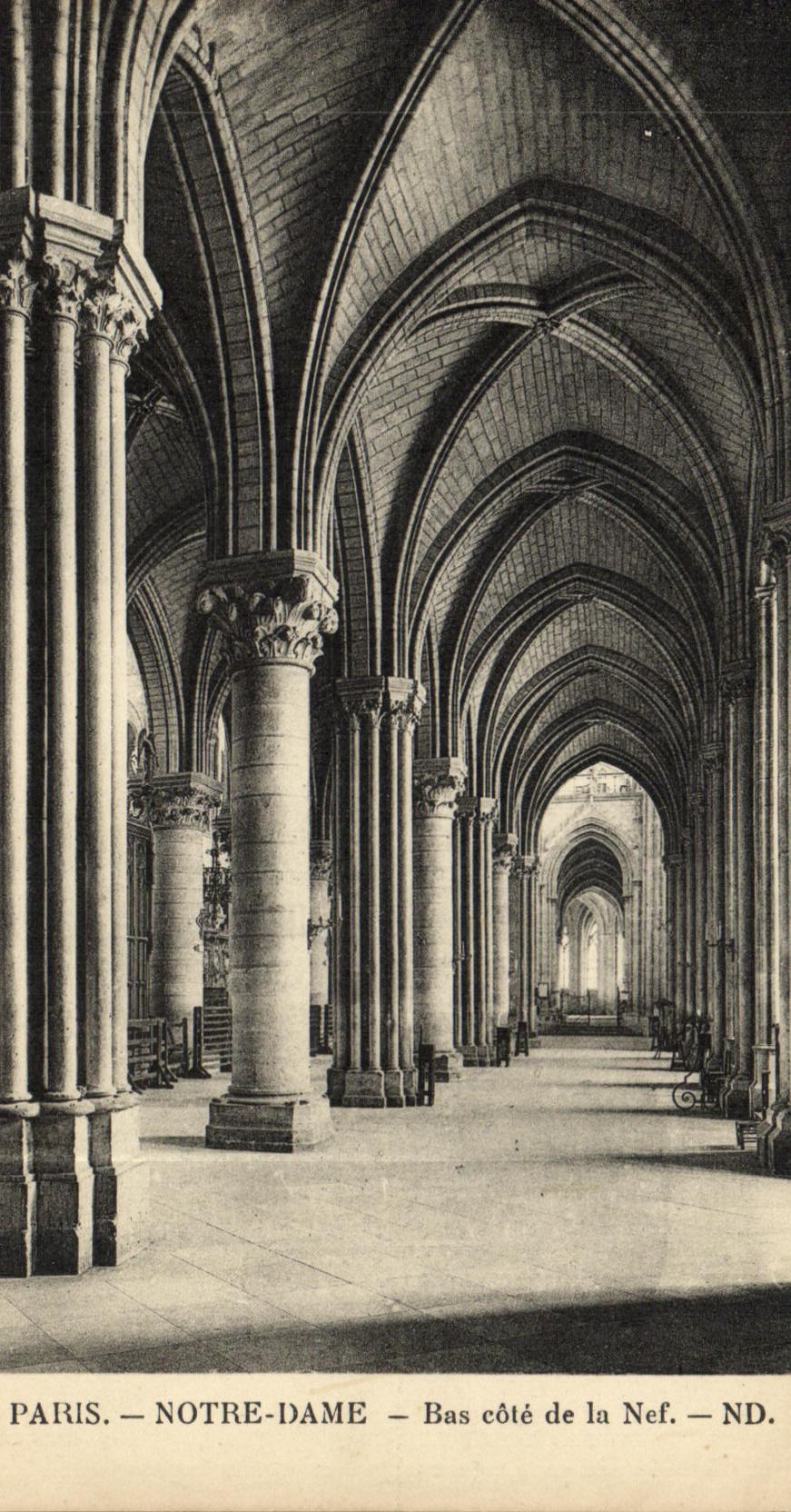 CPA Paris Notre Dame Bas Cote de la nef