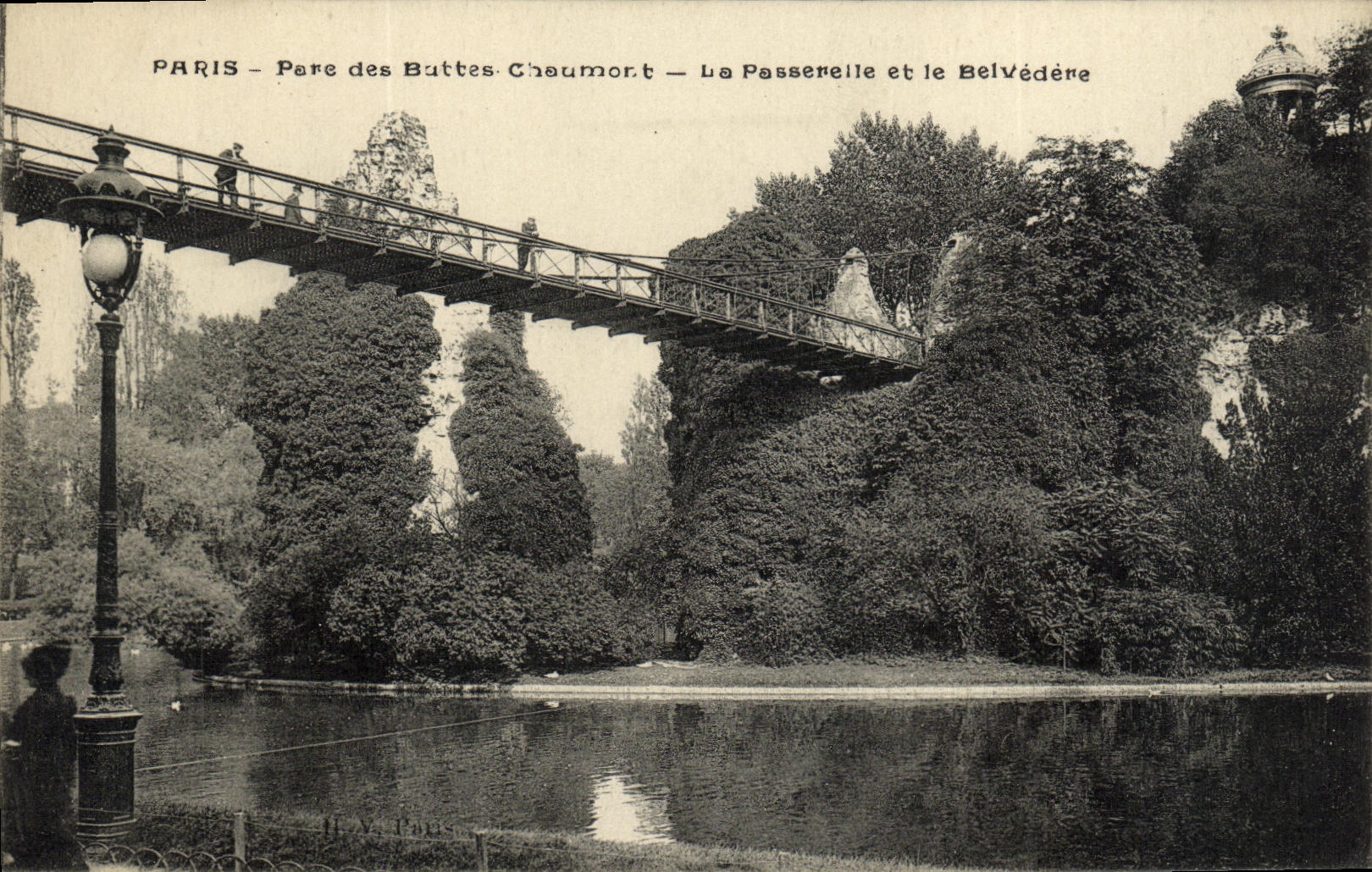 VINTAGE POSTCARD Paris Park of the Choumont Hillocks Passerlle and the View point