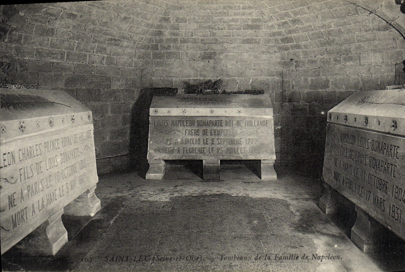 CPA Saint Leu Tombeau de la famille Napoleon 1er
