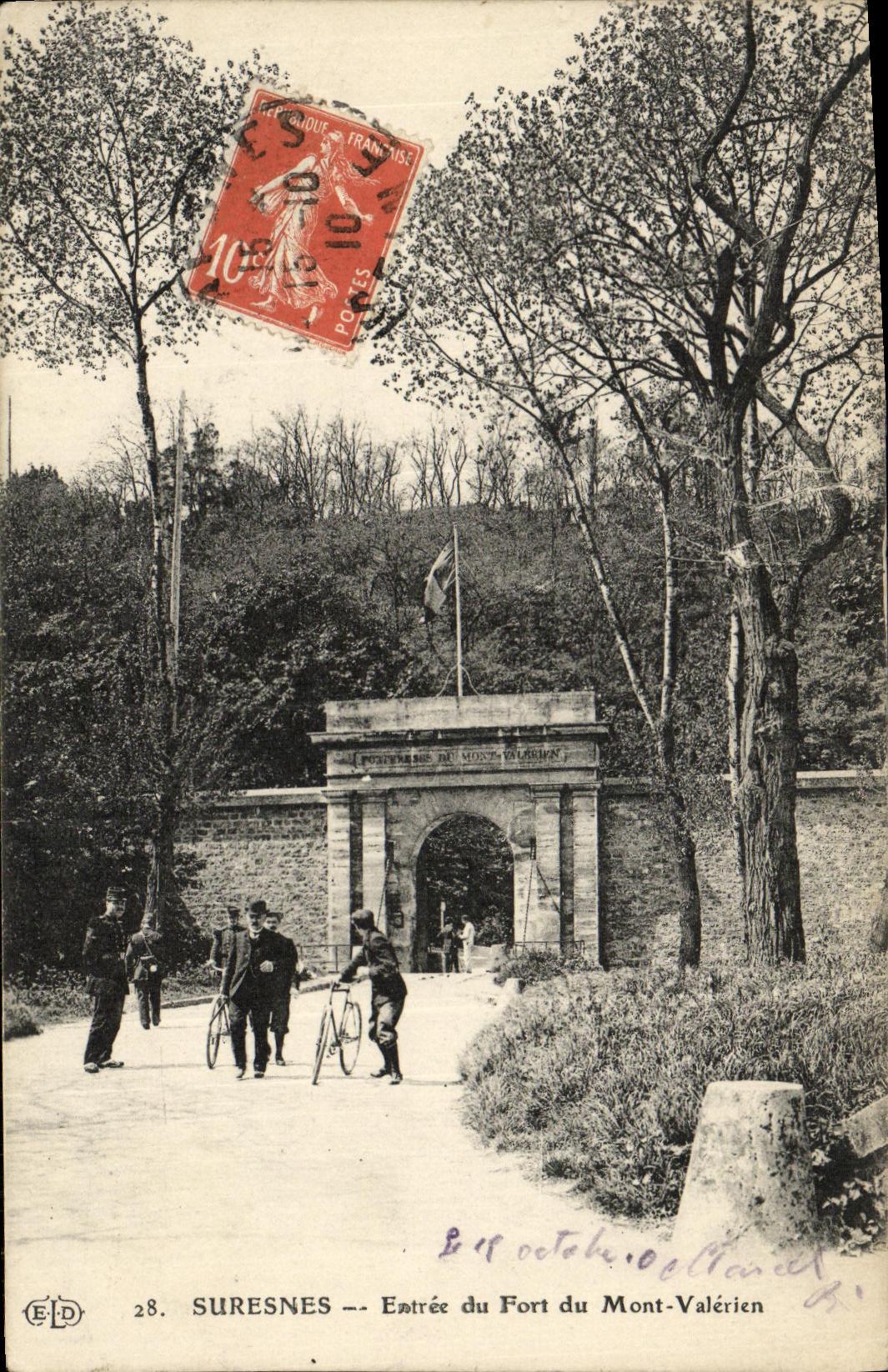 CPA Suresnes Eatree du Fort du Mont Valerien Militaria