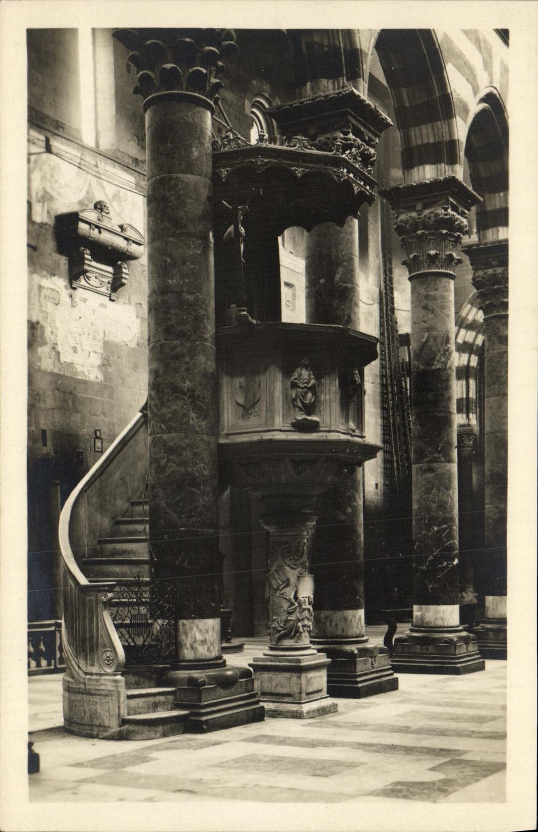 Duomo de Genova de la POSTAL de la VENDIMIA el pulpito