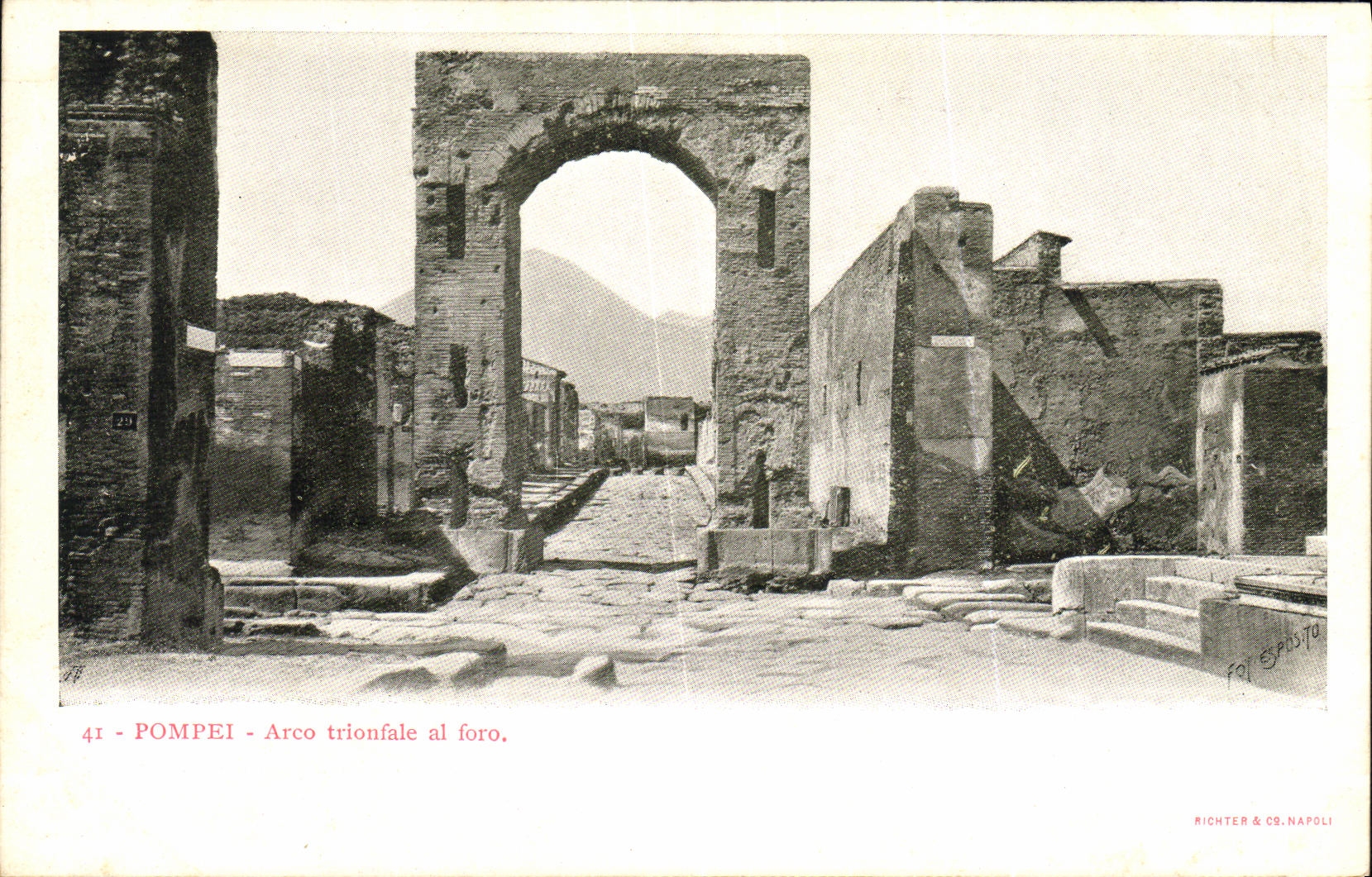 Al Foro del trionfale de Pompeya Arco de la POSTAL de la VENDIMIA