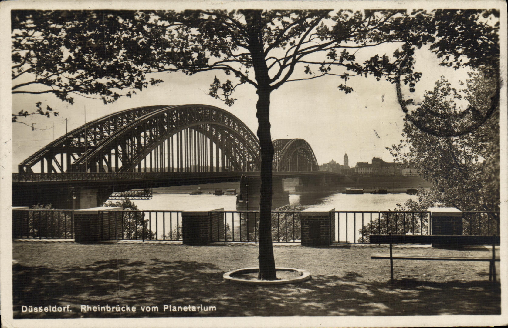 CPA Düsseldorf Rheinbrucke vom Planetarium