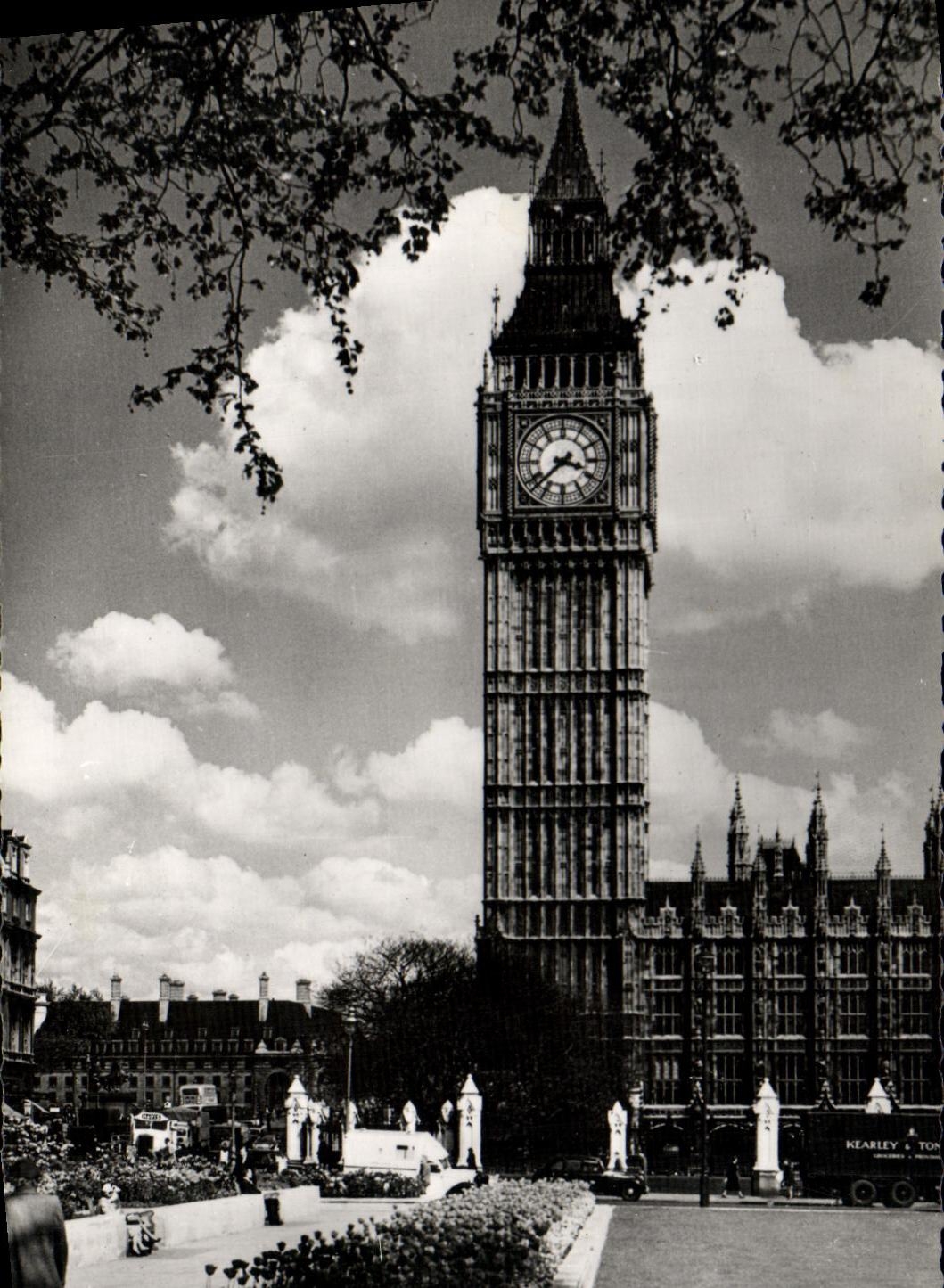 MODERN CARD Big Ben and Parliment London Public garden