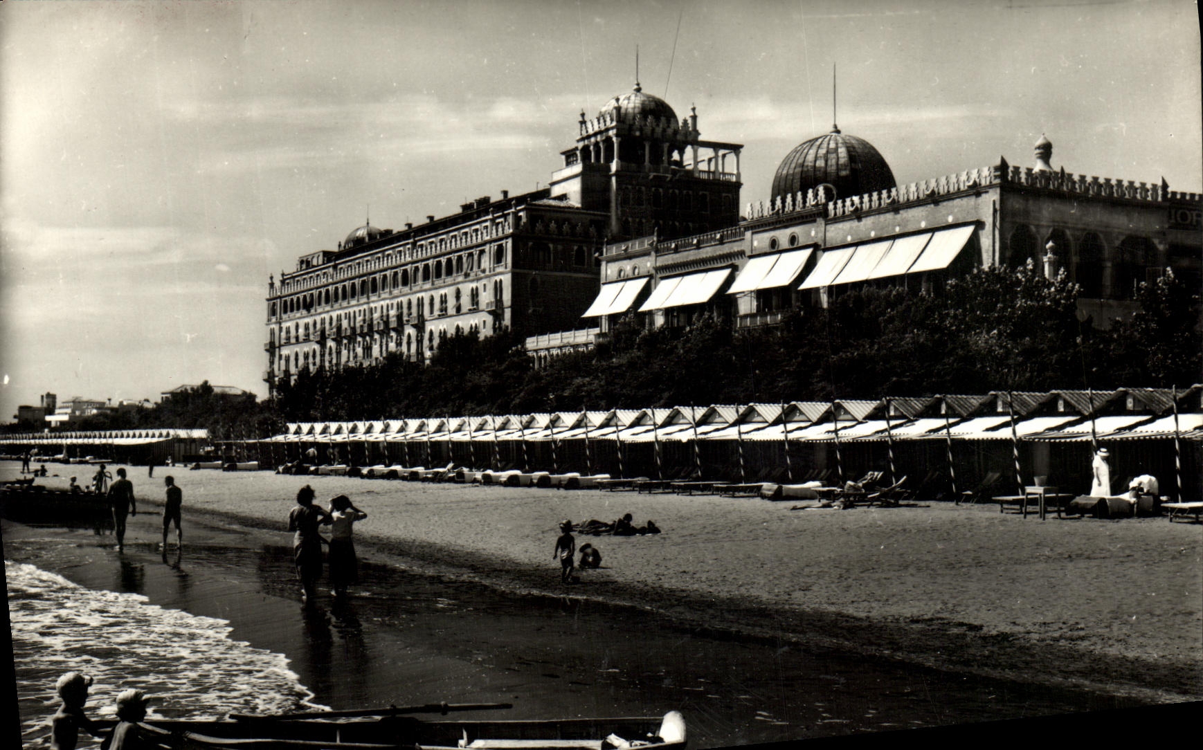 MODERN CARD Venezia Lido Beach of L Excelsior Hotel