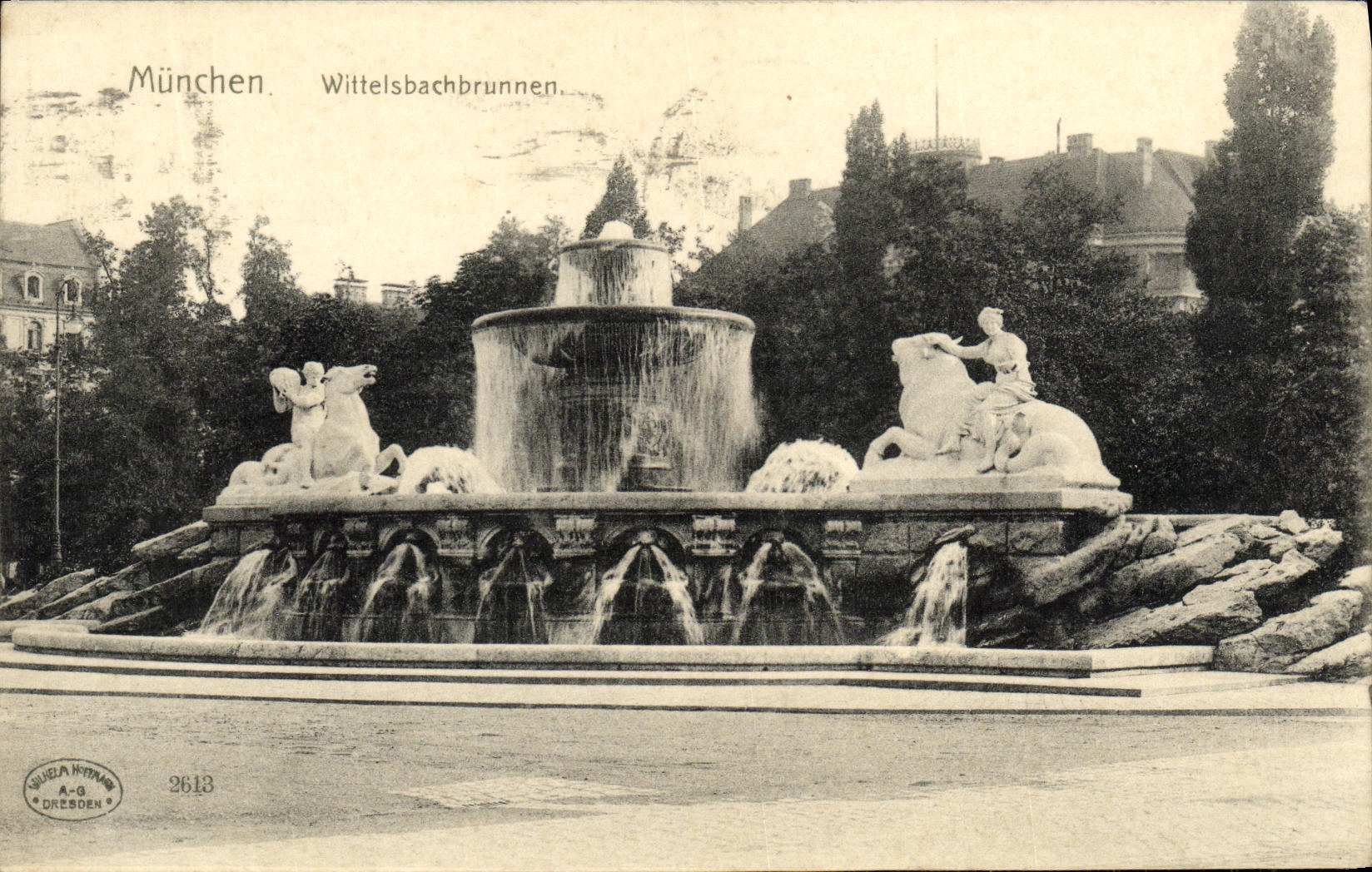 VINTAGE POSTCARD Munchen Wittelsbach brunnen