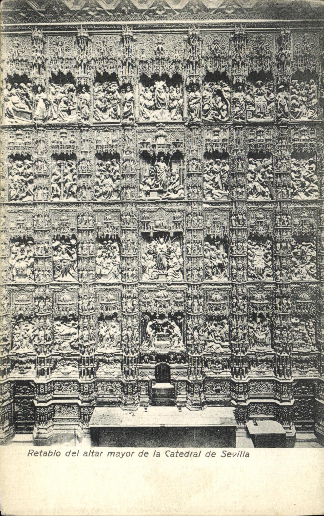 VINTAGE POSTCARD Retablo LED alter mayor of Catedral de Sevilla