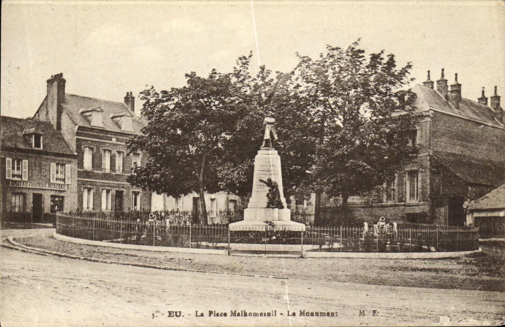 CPA Eu La Place Malbomesnil Le Monument