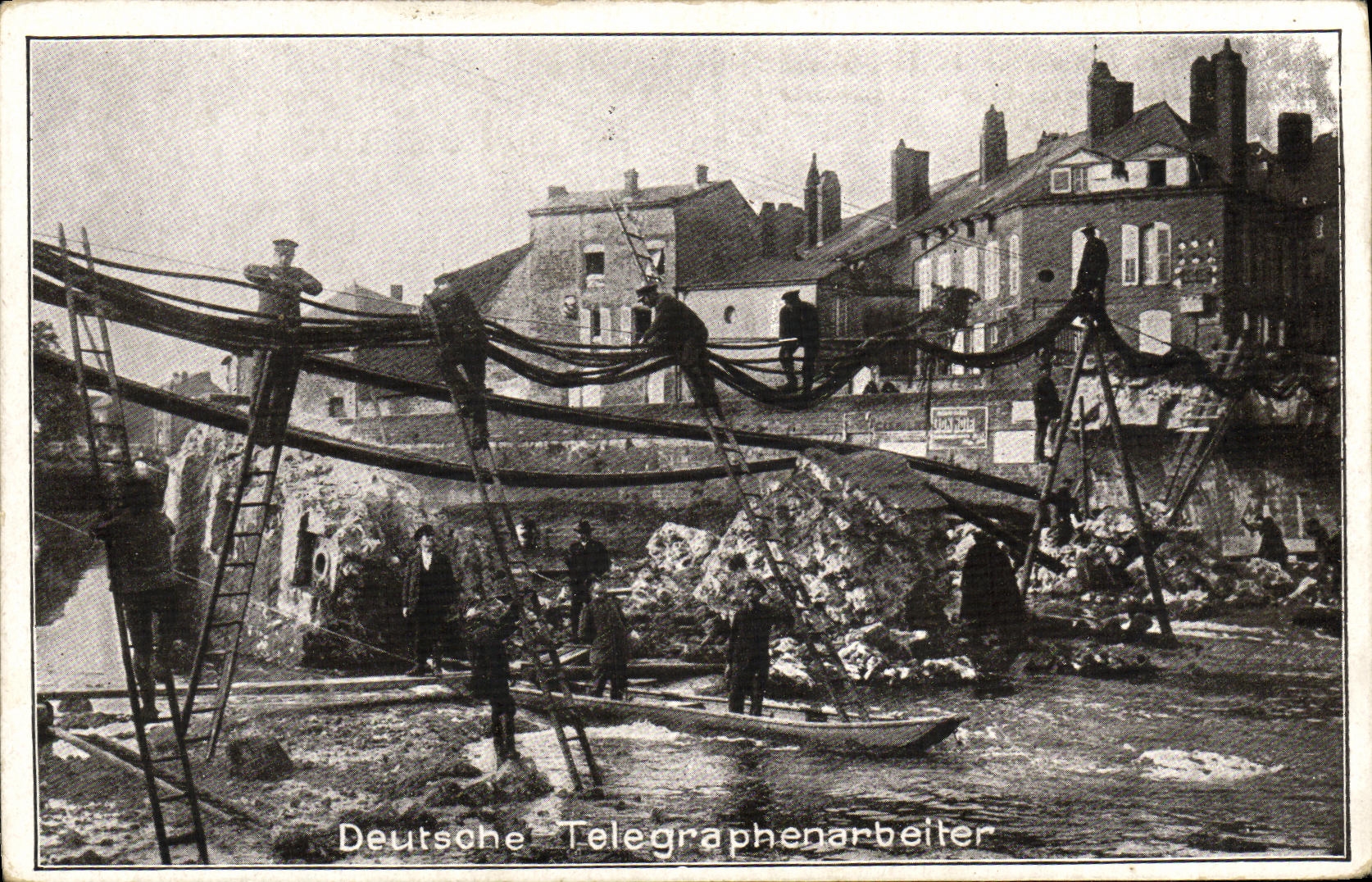 VINTAGE POSTCARD Deutsche Telegraphenarbeiter