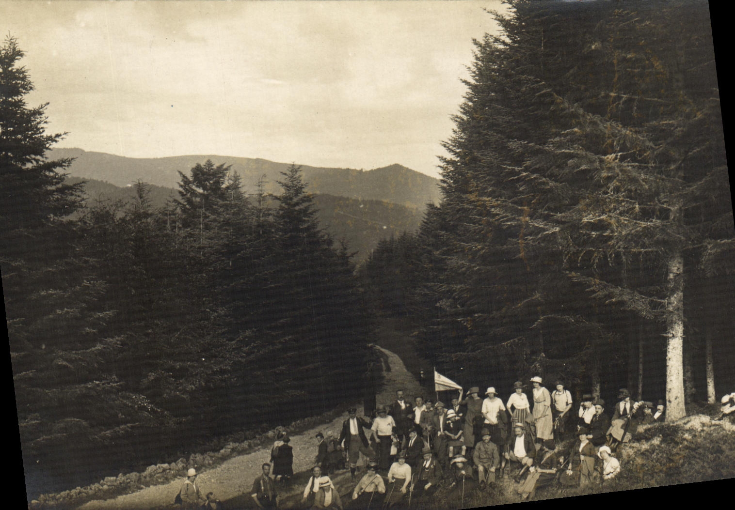 CARTE PHOTO Excursion du club vosgien a Massevaux 1921