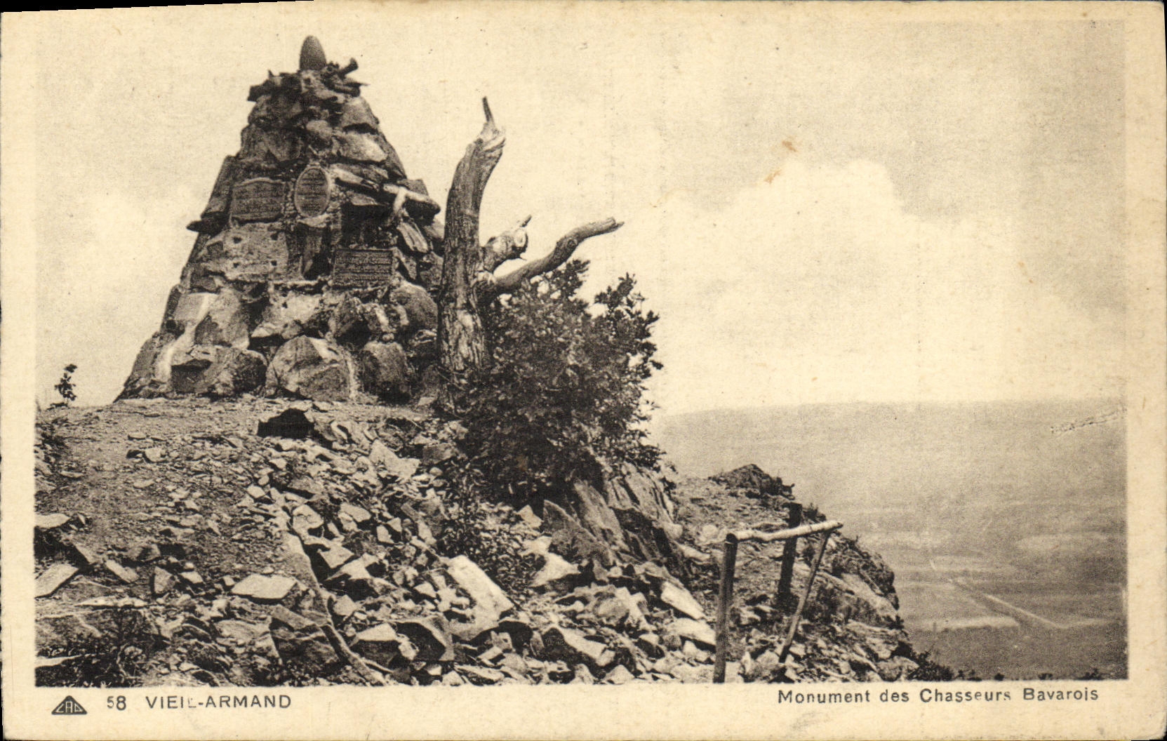 VINTAGE POSTCARD Old Armand Monument of the Bavarian hunters Militaria