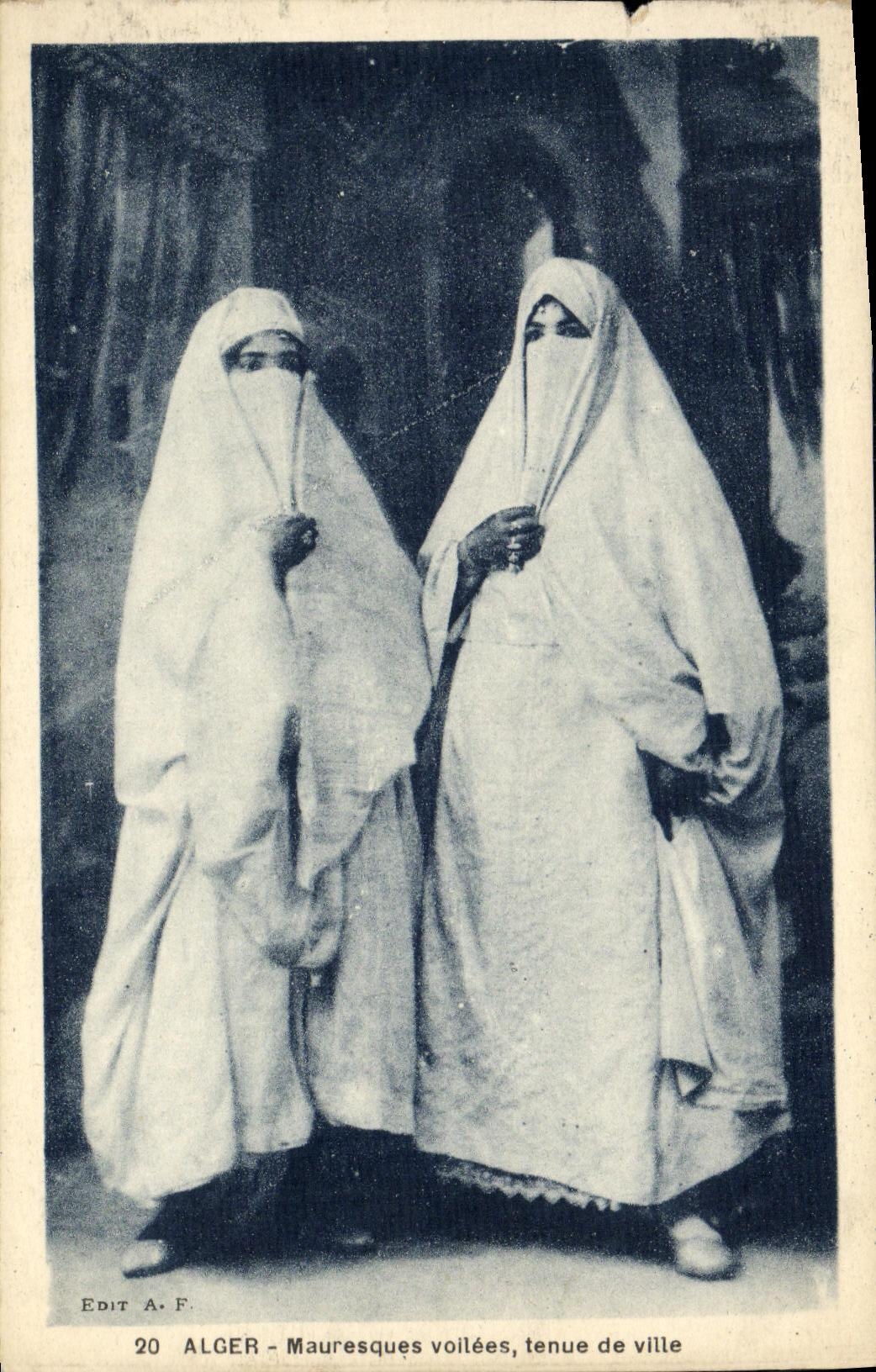 CPA Alger Mauresques Vollees Tenue de Ville