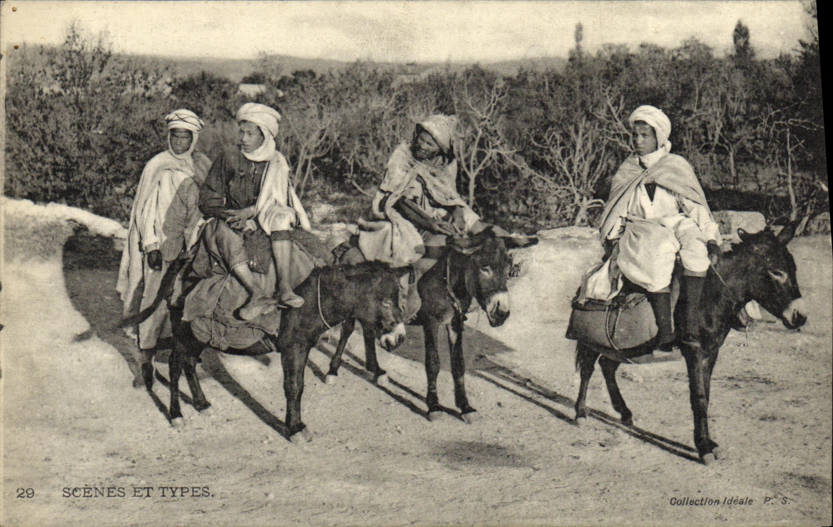 VINTAGE POSTCARD Scenes And Standard Children going up of the asses