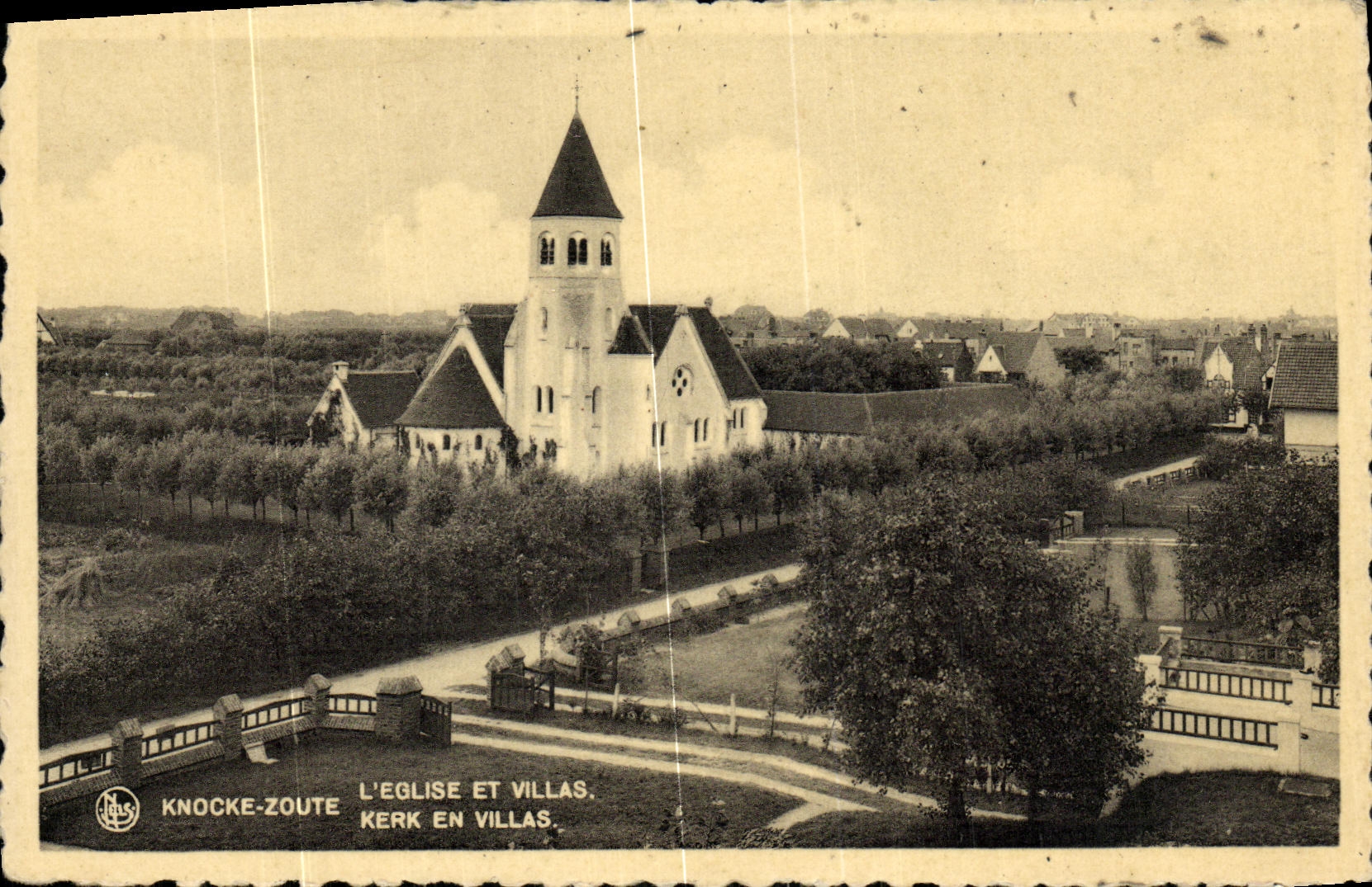 VINTAGE POSTCARD Knocke Zoute L Church And Villas