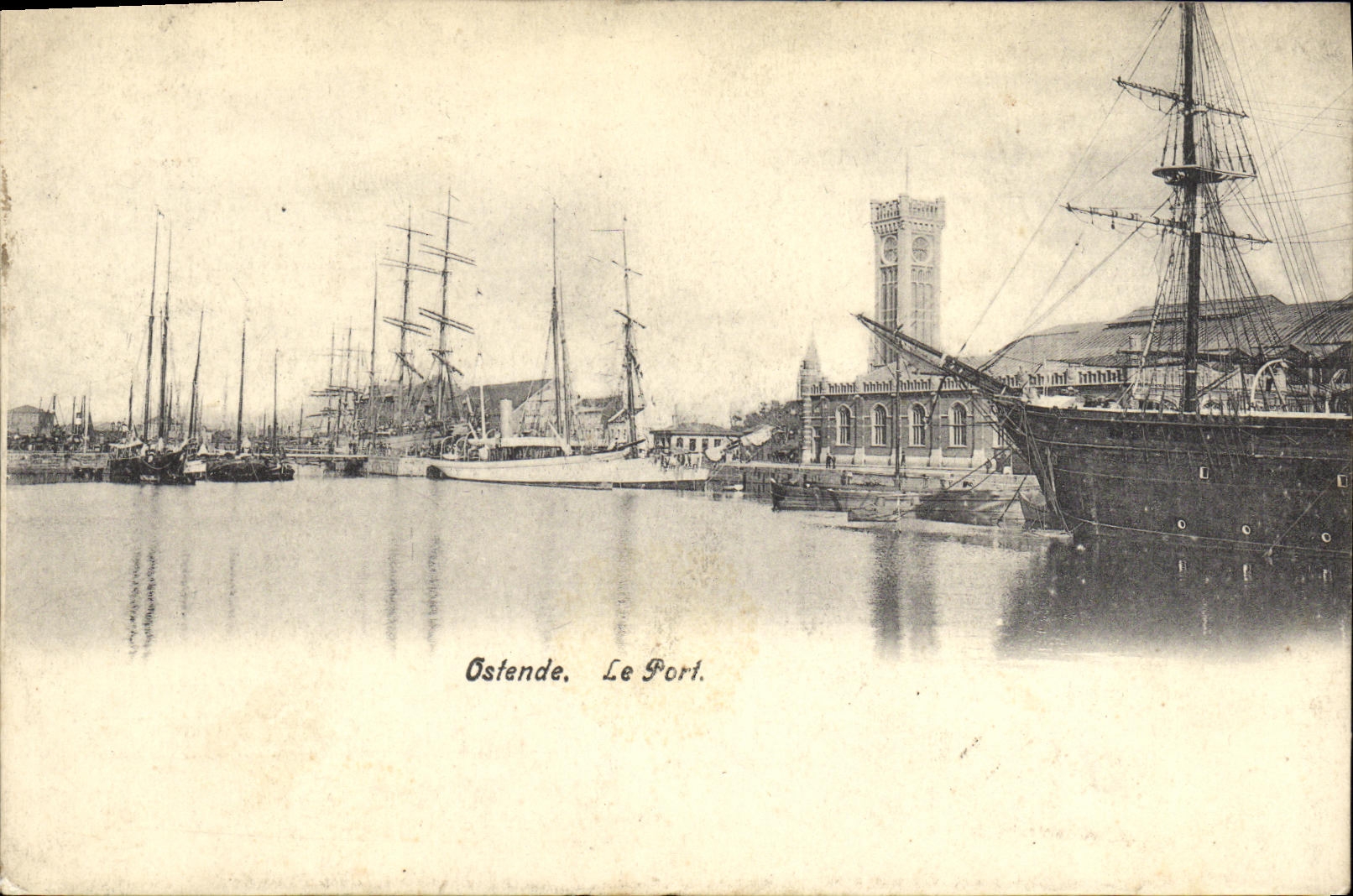 VINTAGE POSTCARD Ostend the Port Boats