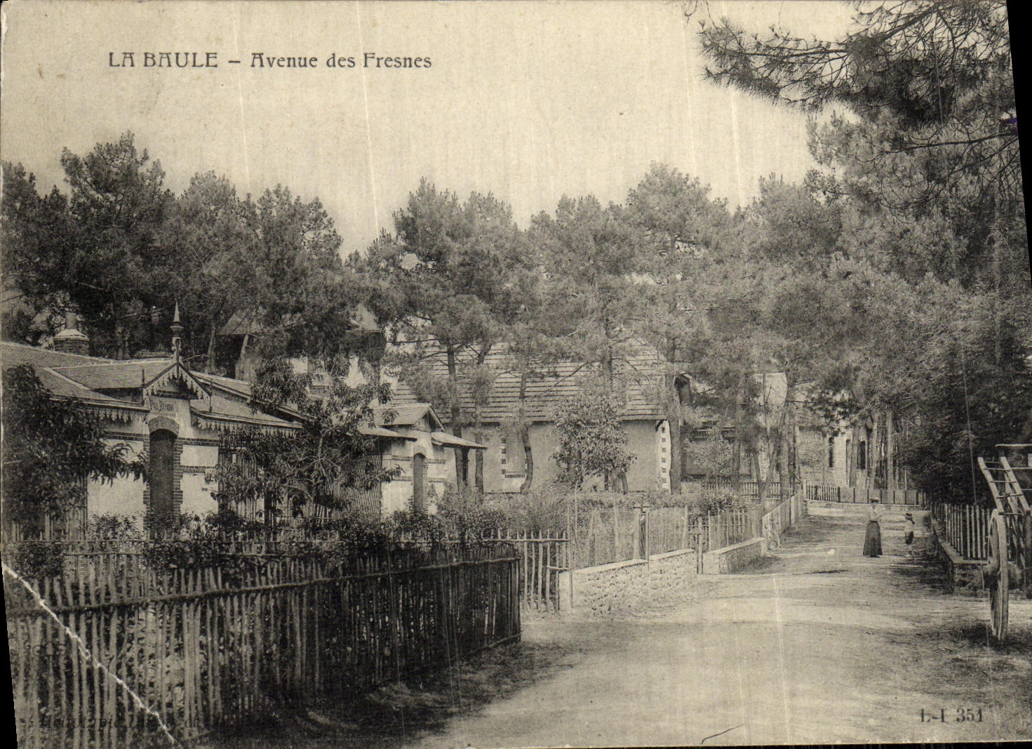 VINTAGE POSTCARD La Baule Avenue of Fresnes