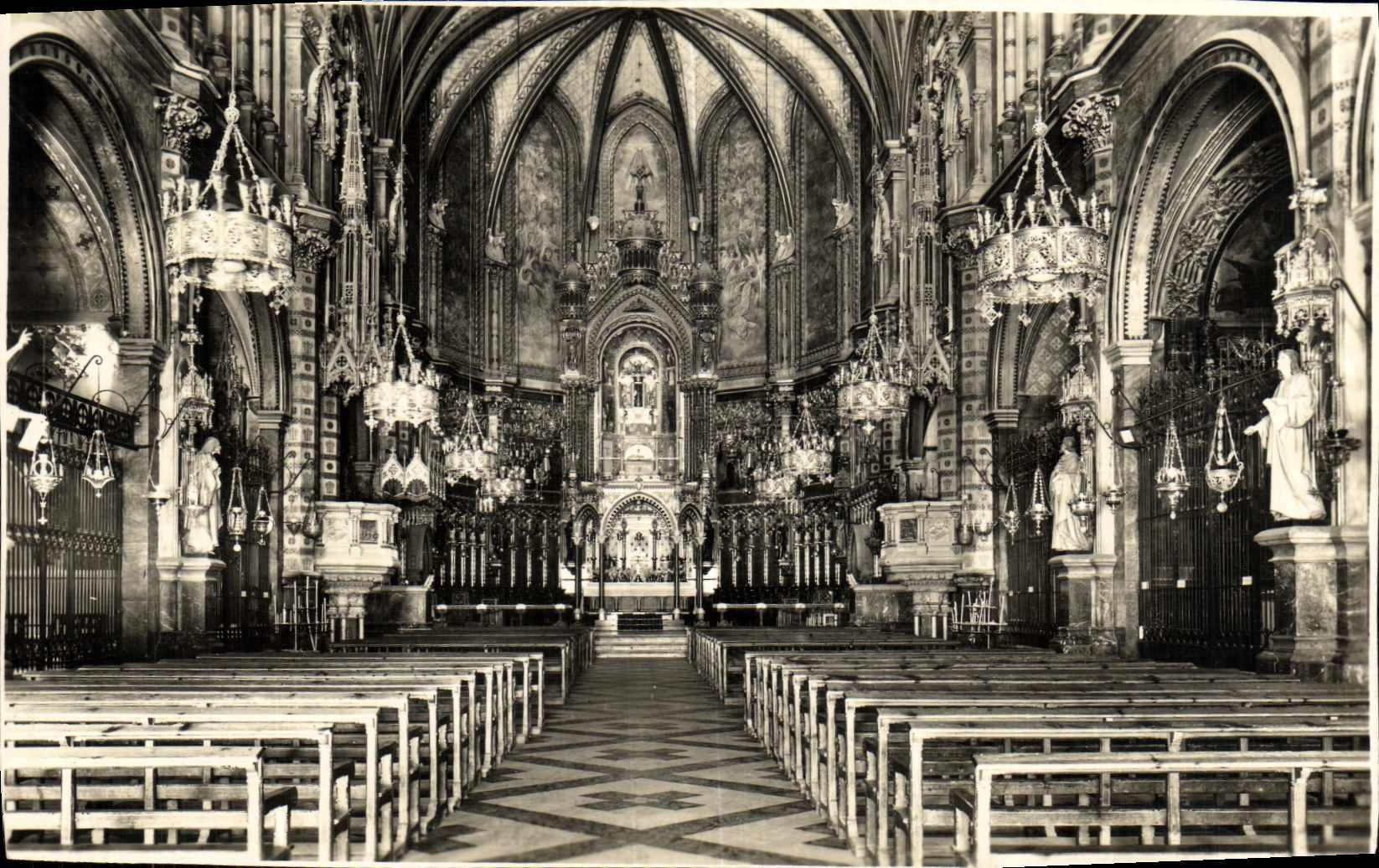 CPA Montserrat Interior de la Basilica