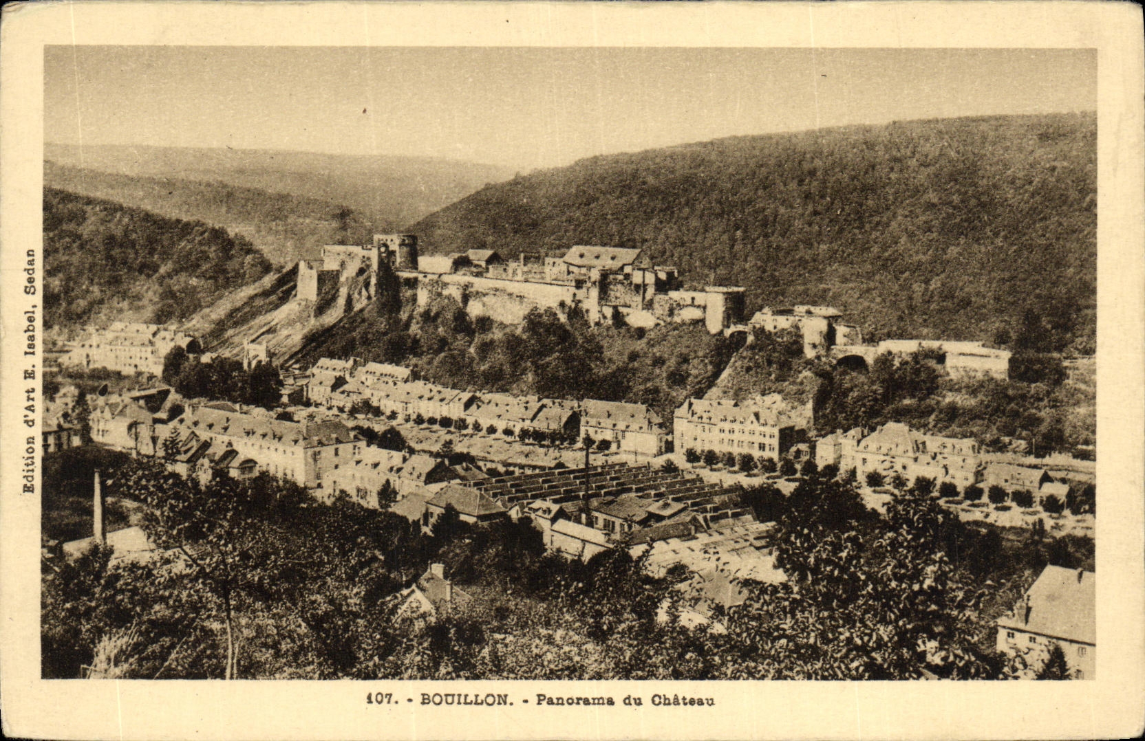 CPA Bouillon Panorama du Chateau
