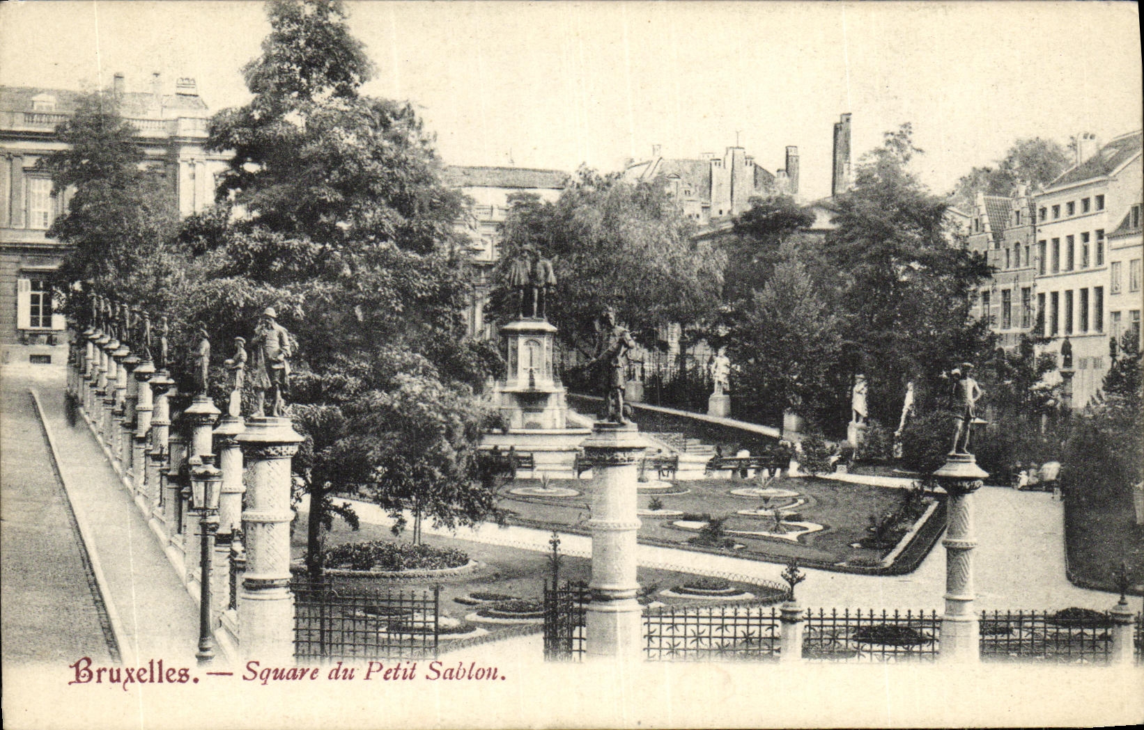 VINTAGE POSTCARD Brussels Public garden of Small Sablou