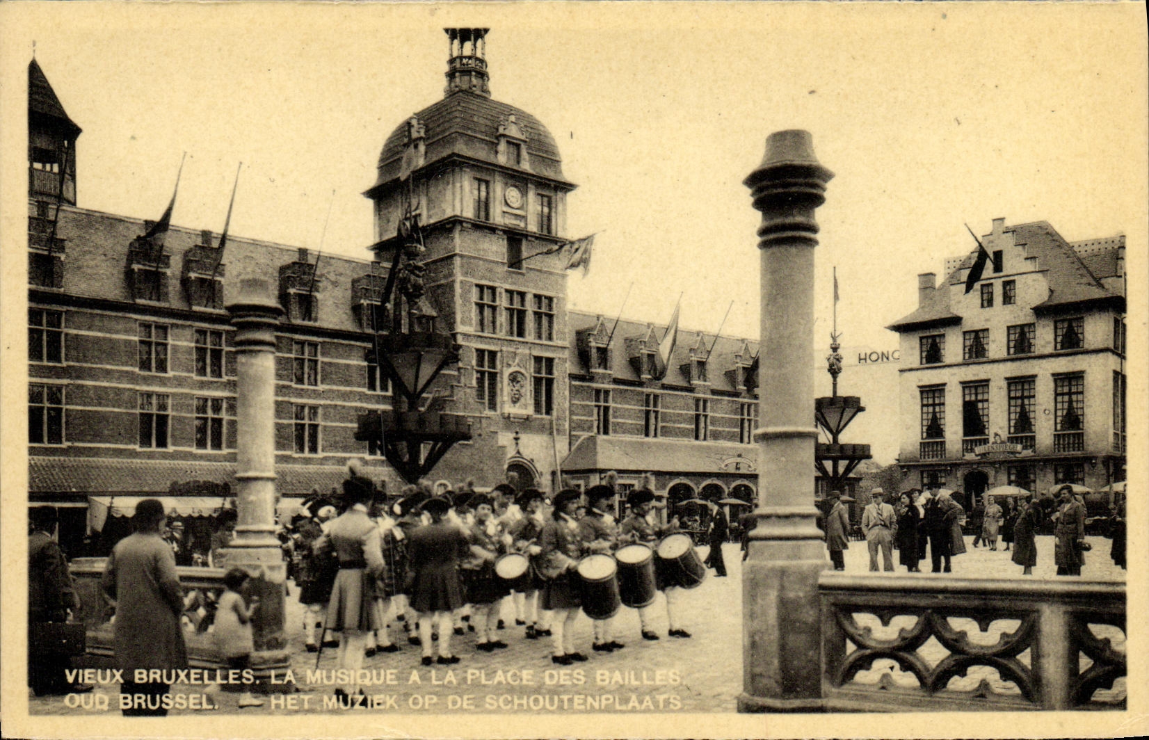 Música de Bruselas de la POSTAL de la VENDIMIA en el lugar del folklore de los cubos