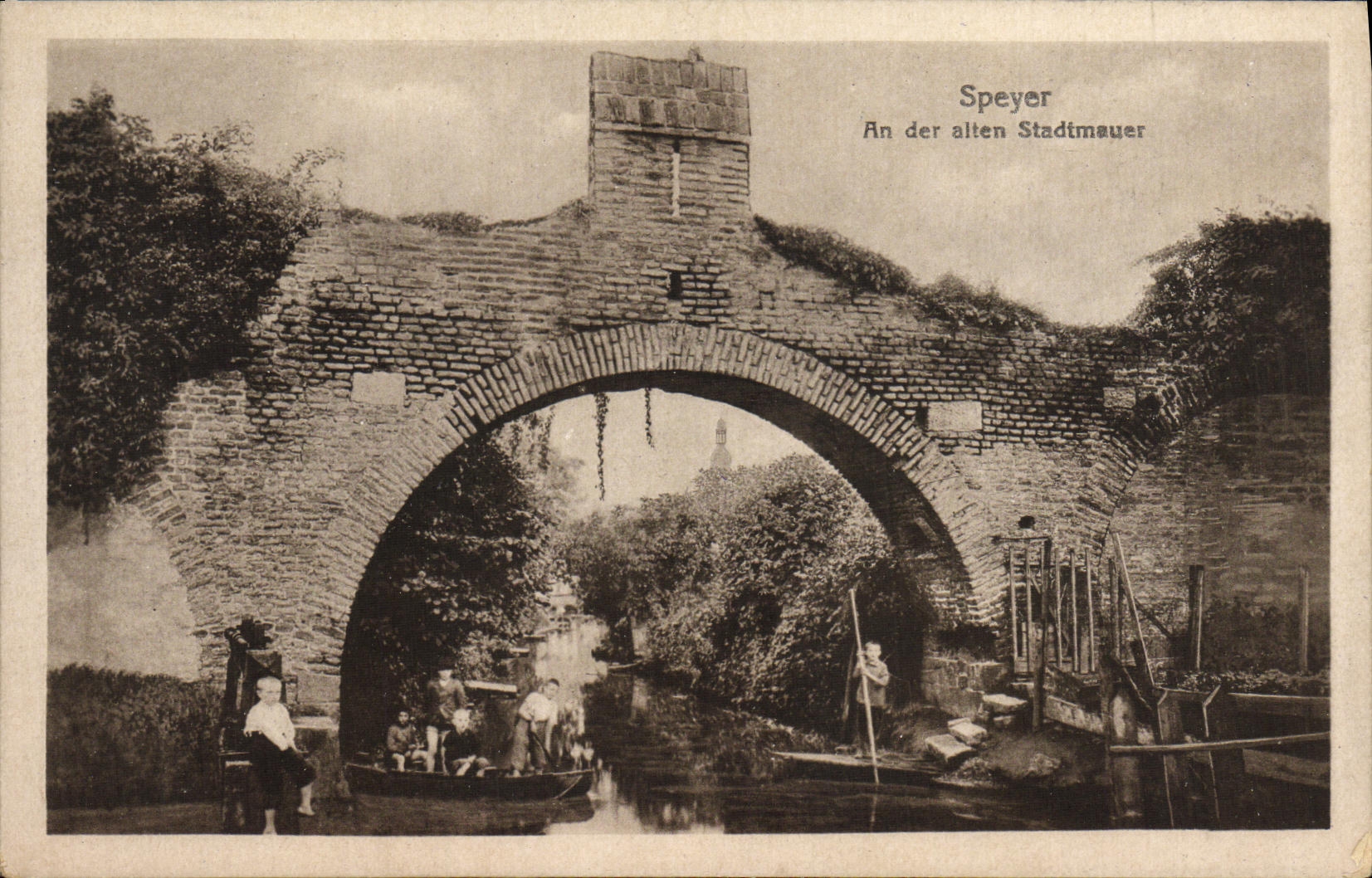 VINTAGE POSTCARD Speyer Year Der Alten Stadtmeuer Children