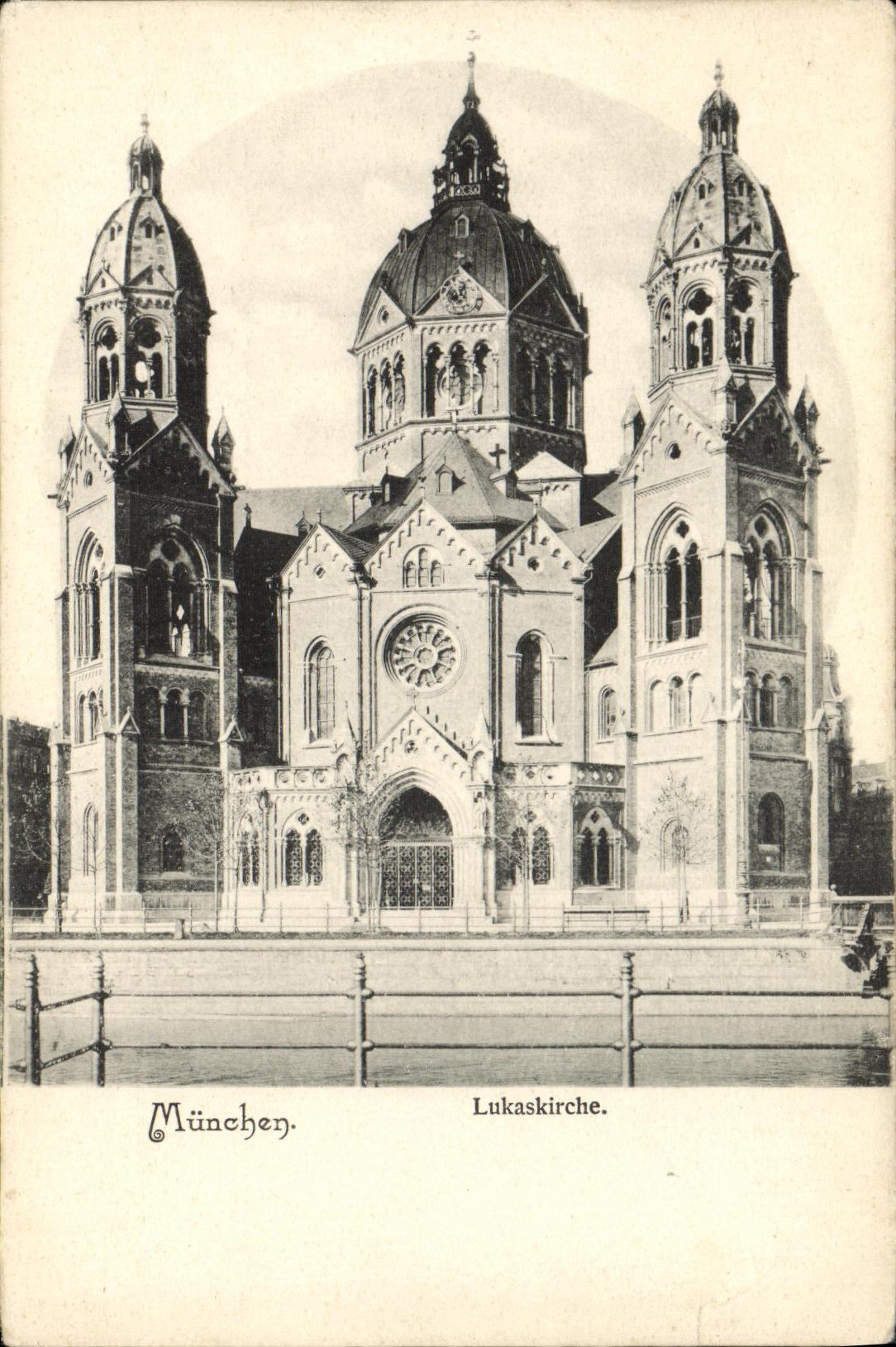 VINTAGE POSTCARD Munchen Lukaskirche