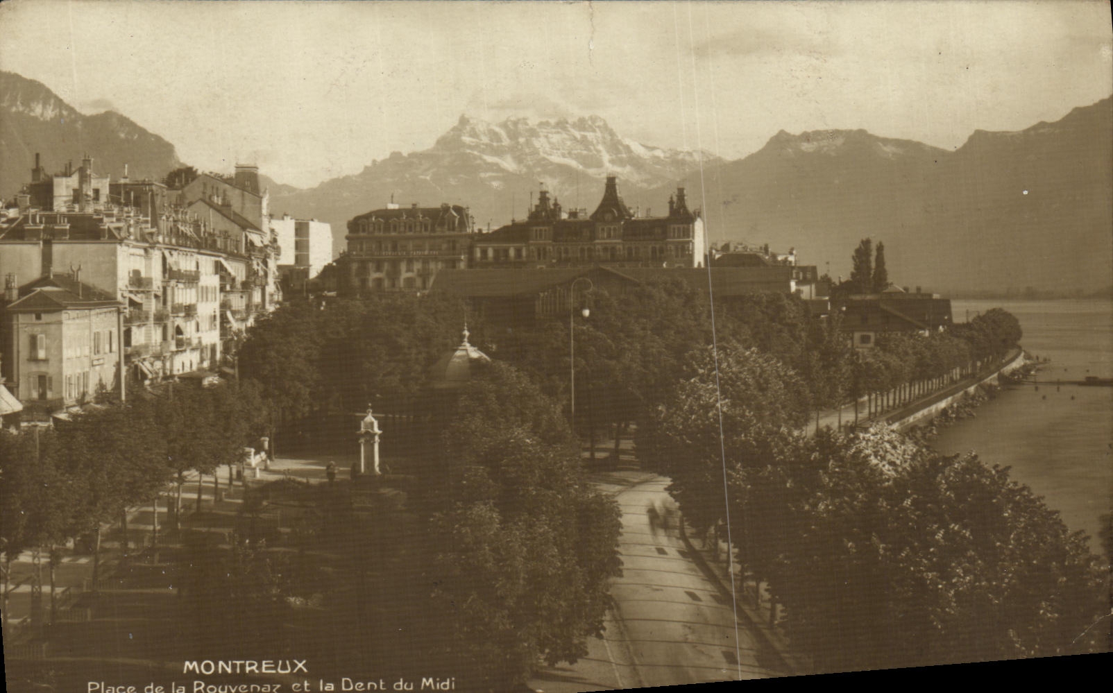 CPA Montreux Place de la Rouvenaz et le Dent du Midi