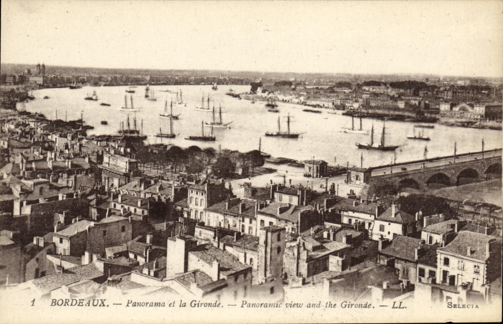 CPA Bordeaux Panorama et la Gironde Bateaux