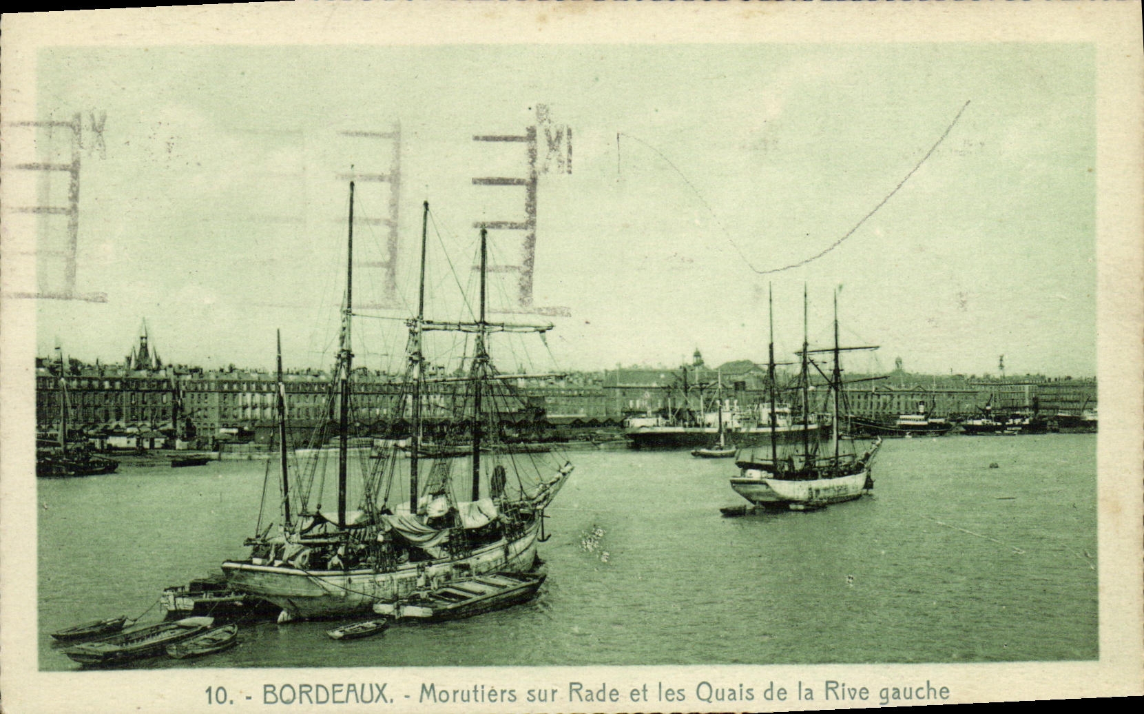 CPA Bordeaux Morutiers sur Rade et les Quais de la Rive Bateaux