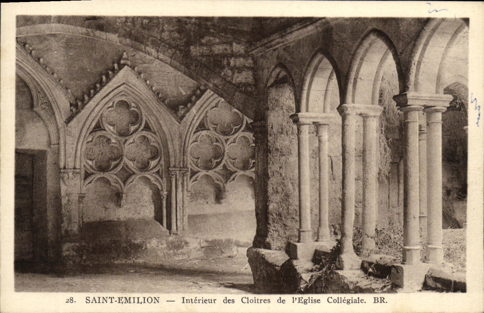 CPA Saint Emillion Interieur des Cloitres de L Eglise collegiale