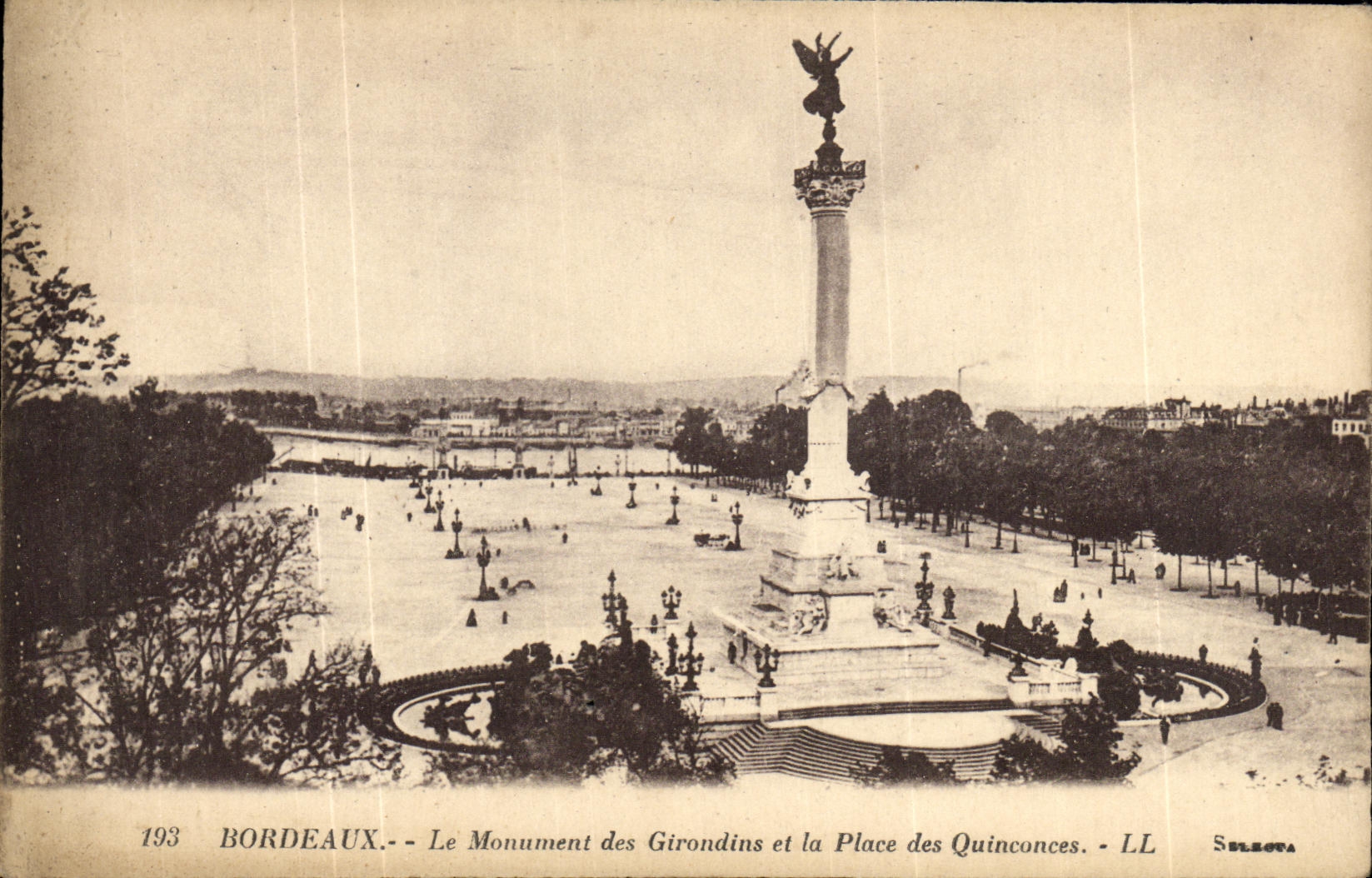 CPA Bordeaux Le Monument des Girondins et la Place des Quinconces