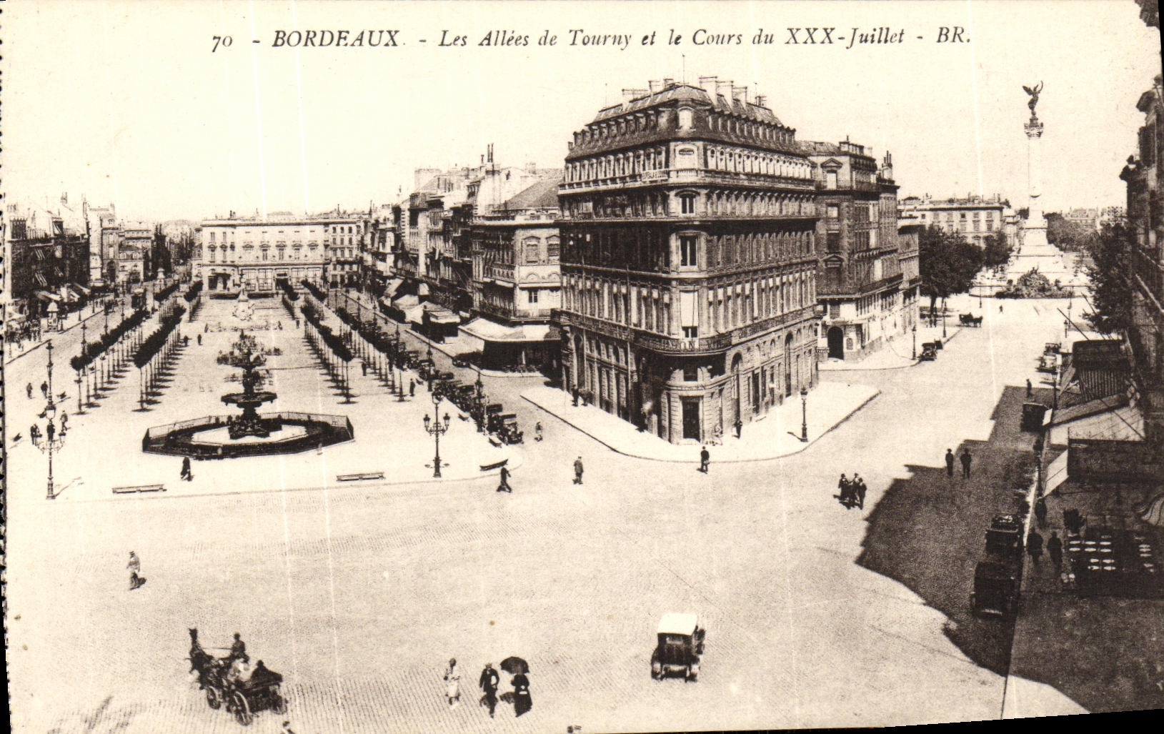 CPA Bordeaux Les Allees de Tourny et le cours du XXX Juillet