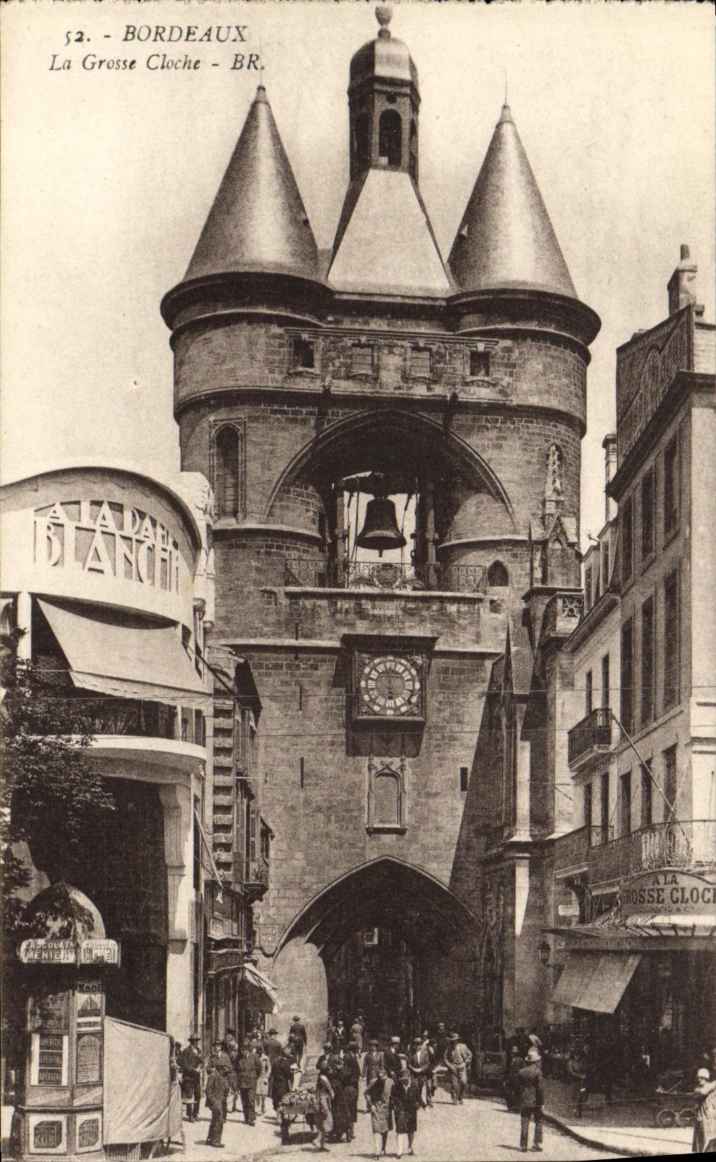 CPA Bordeaux La Grosse Cloche A la dame blanche