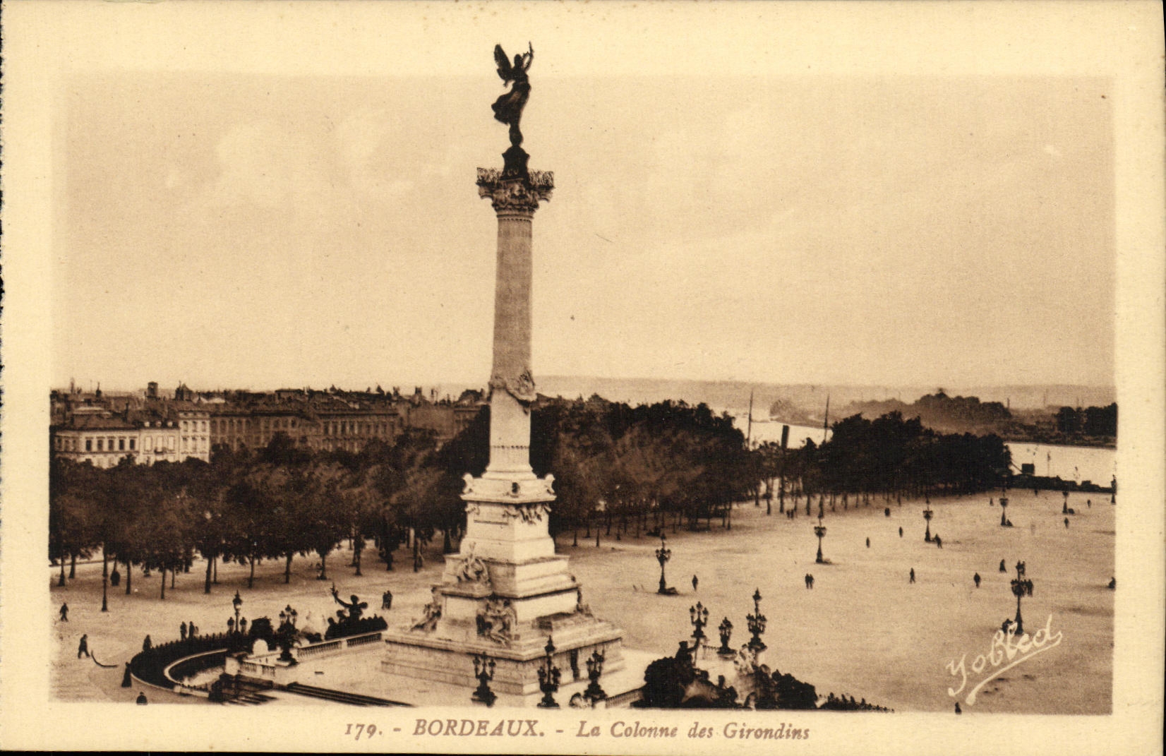 CPA Bordeaux Le Colonne des Girondins