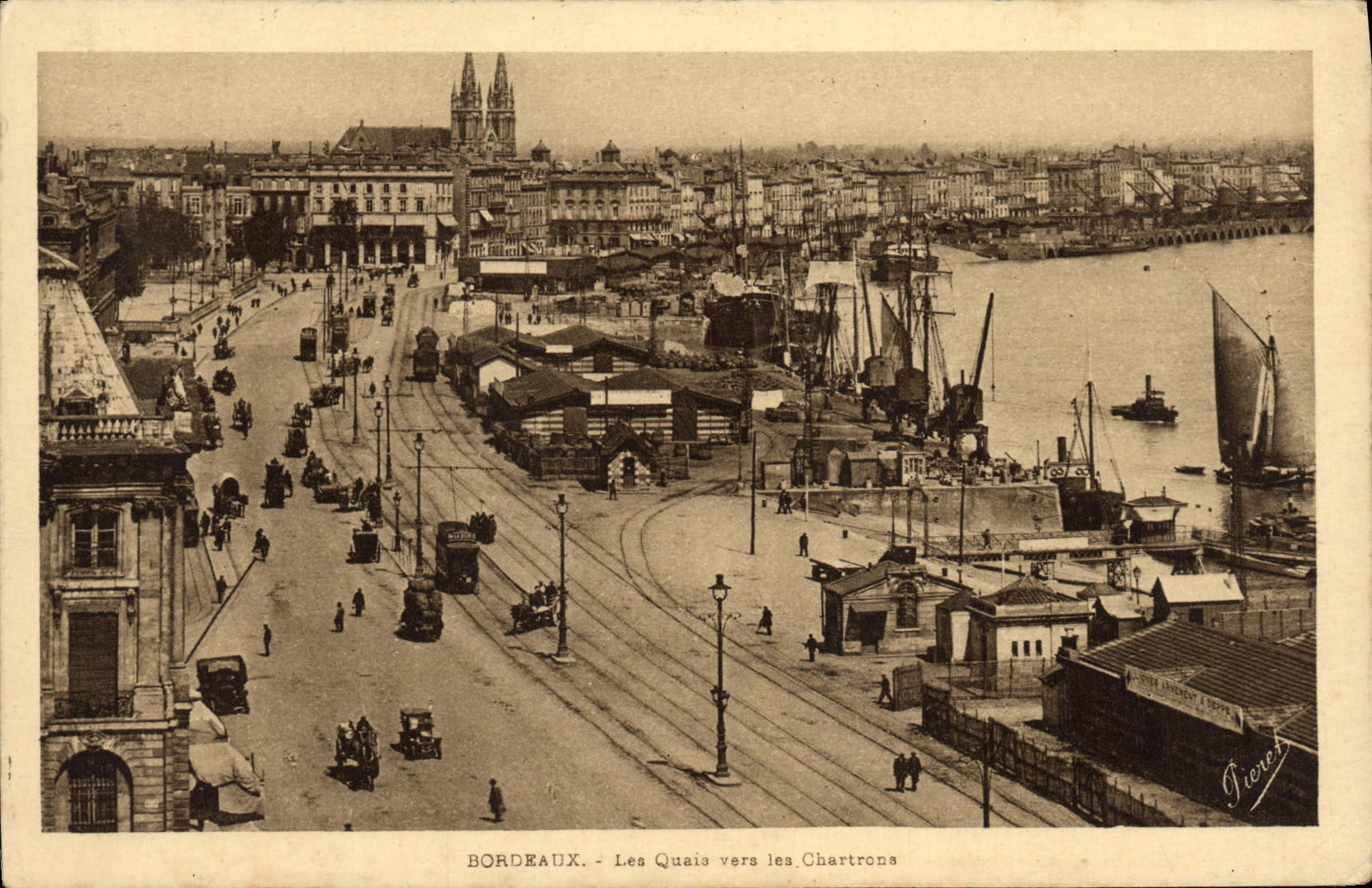 CPA Bordeaux Les quais vers les Chartrons