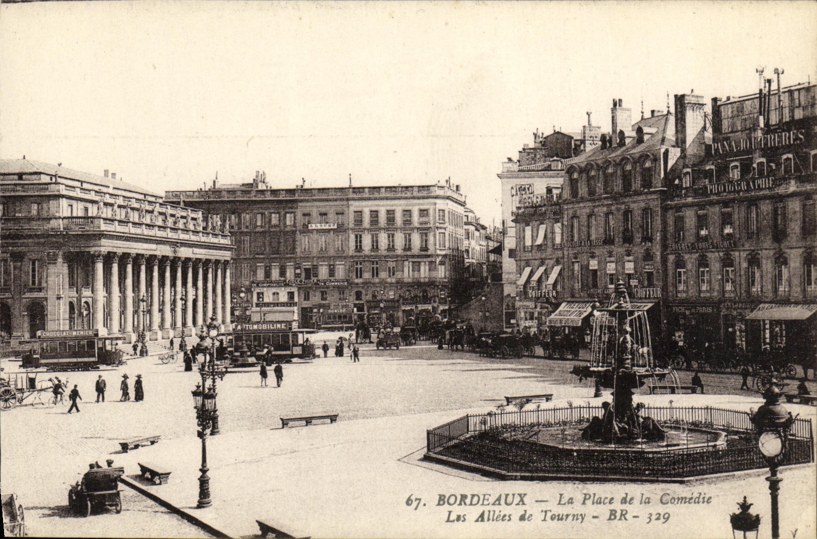 CPA Bordeaux La Place de la Comedie Les allees de Tourny