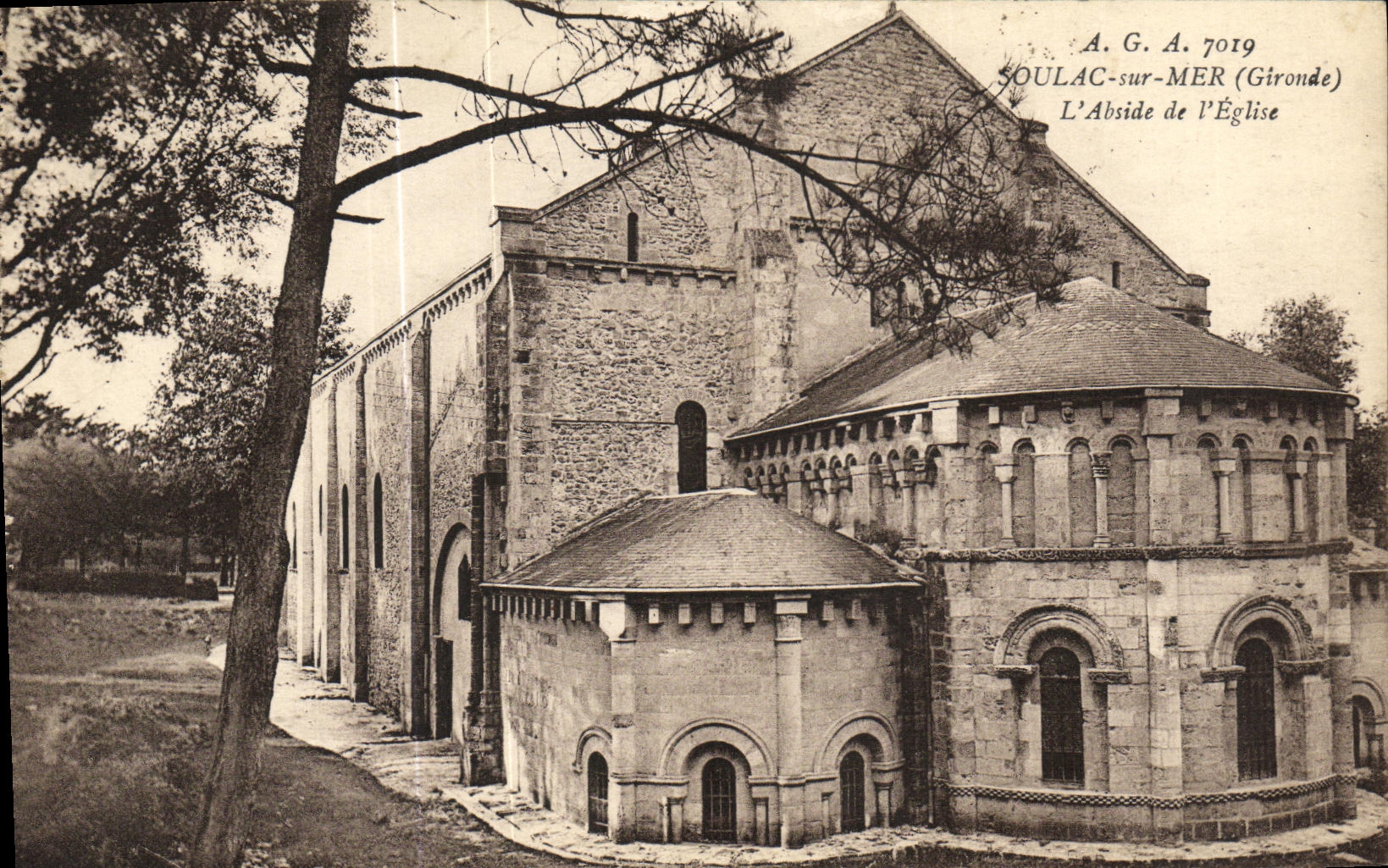 VINTAGE POSTCARD Soulac on Sea L Apse of L Church