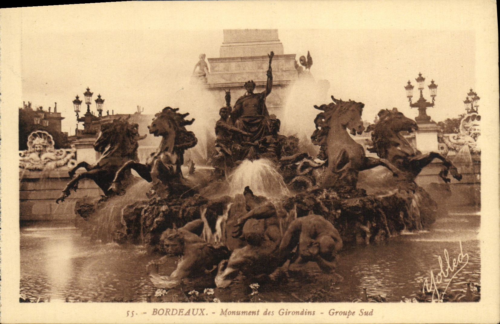 CPA Bordeaux Monument des Girondins Groupe Sud