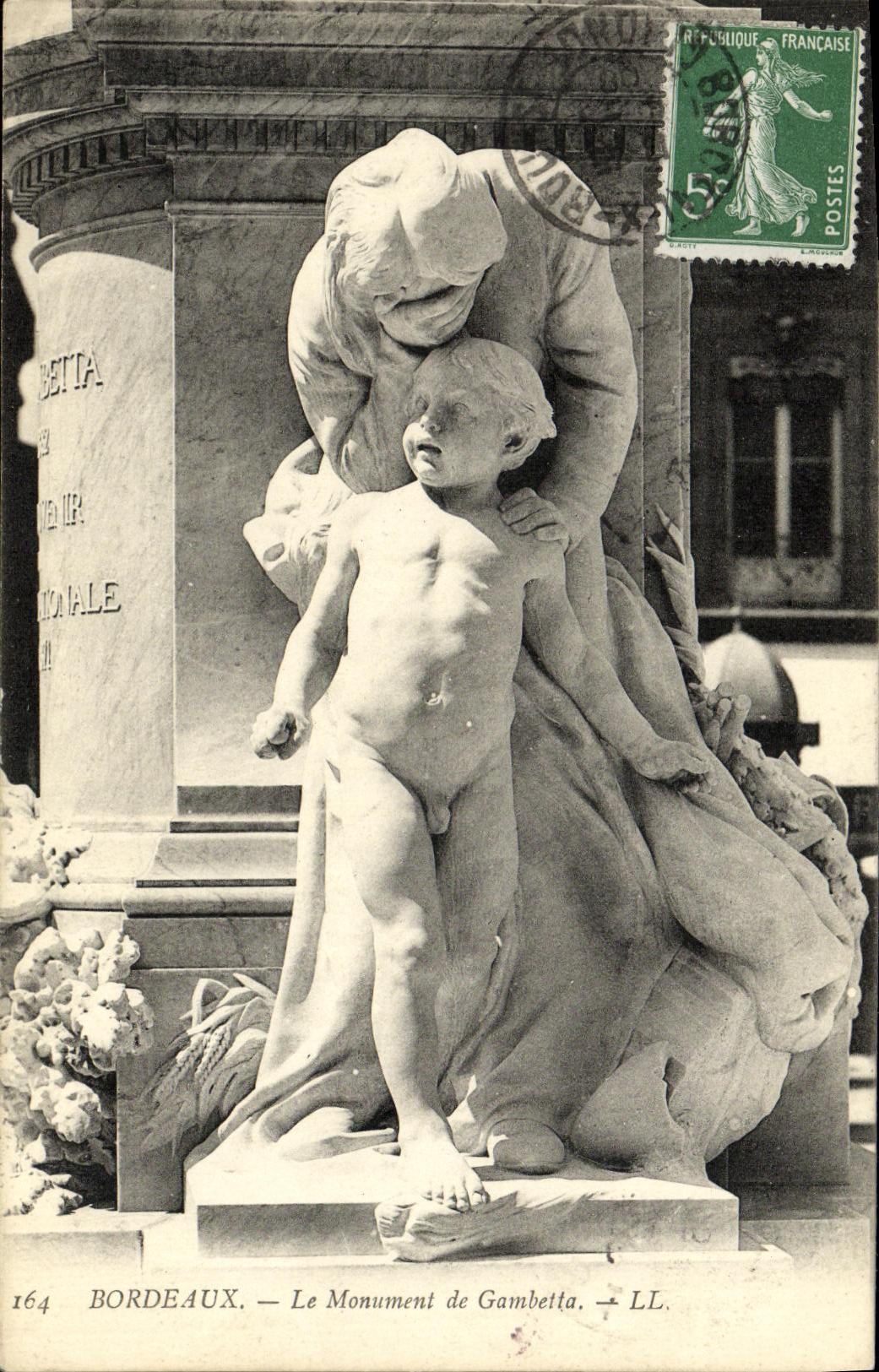 CPA Bordeaux Le Monument de Gambetta