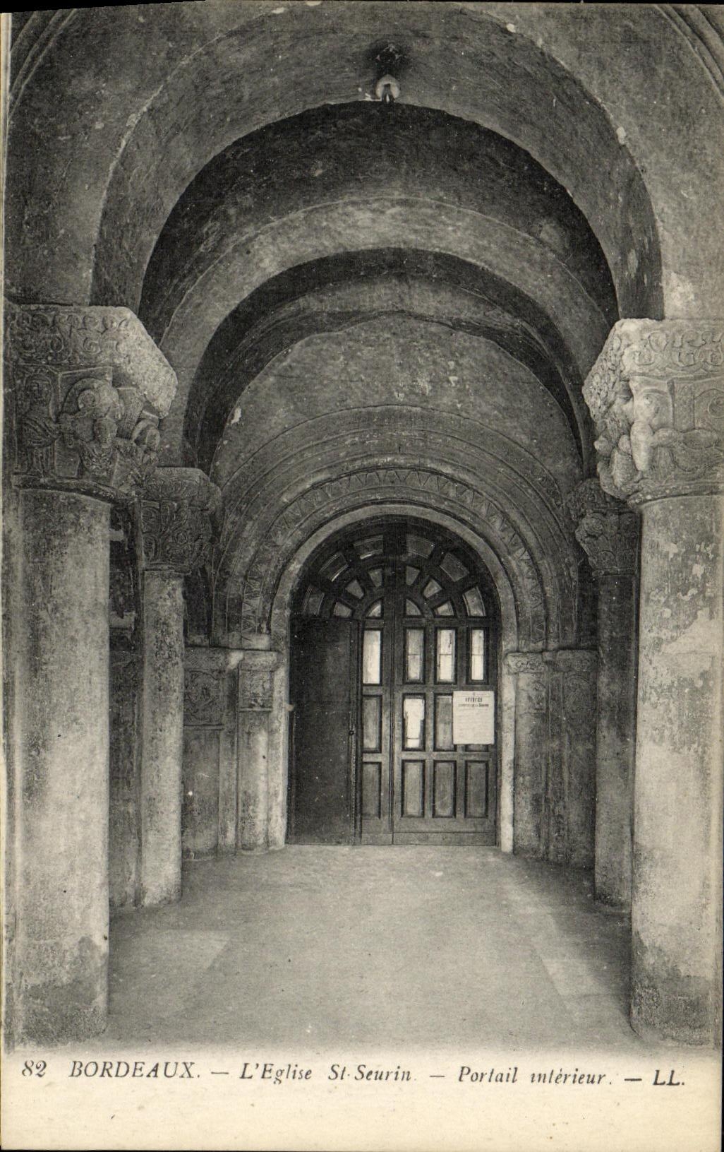 CPA Bordeaux L Eglise St Seurin Portail interieur