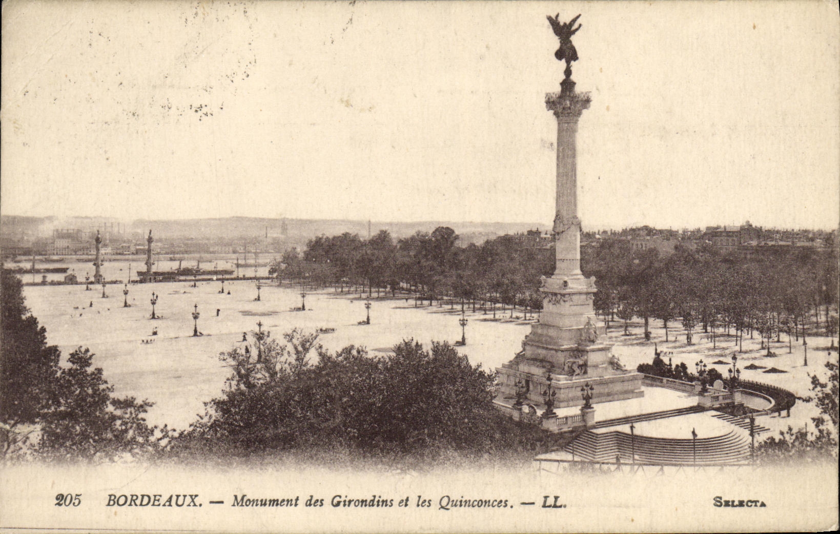 CPA Bordeaux Momument des Girondins et les Quinconces