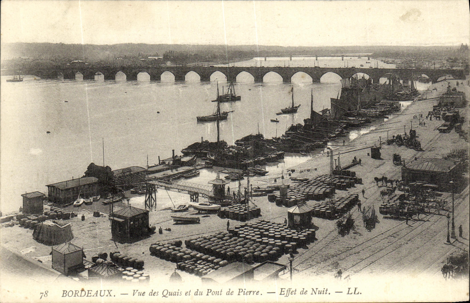 CPA Bordeaux Vue des Quais et du Pont de Pierre Effet de Nuit