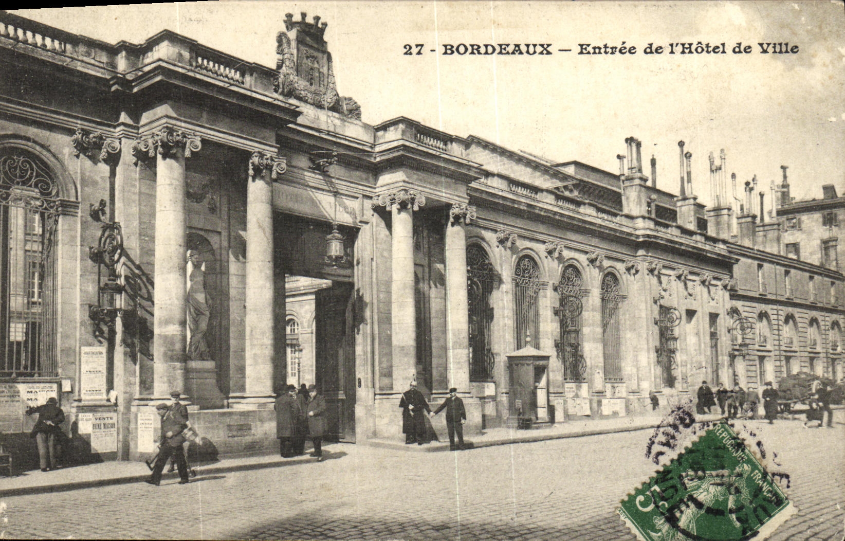 CPA Bordeaux Entree de l Hotel de Ville