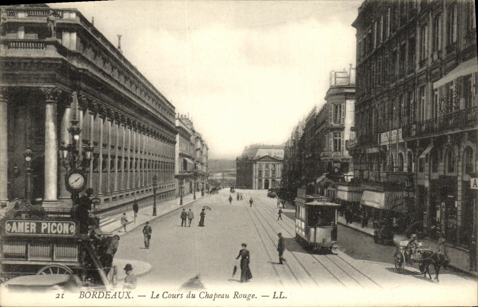 CPA Bordeaux Le Cours du Chapeau Rouge Tramway