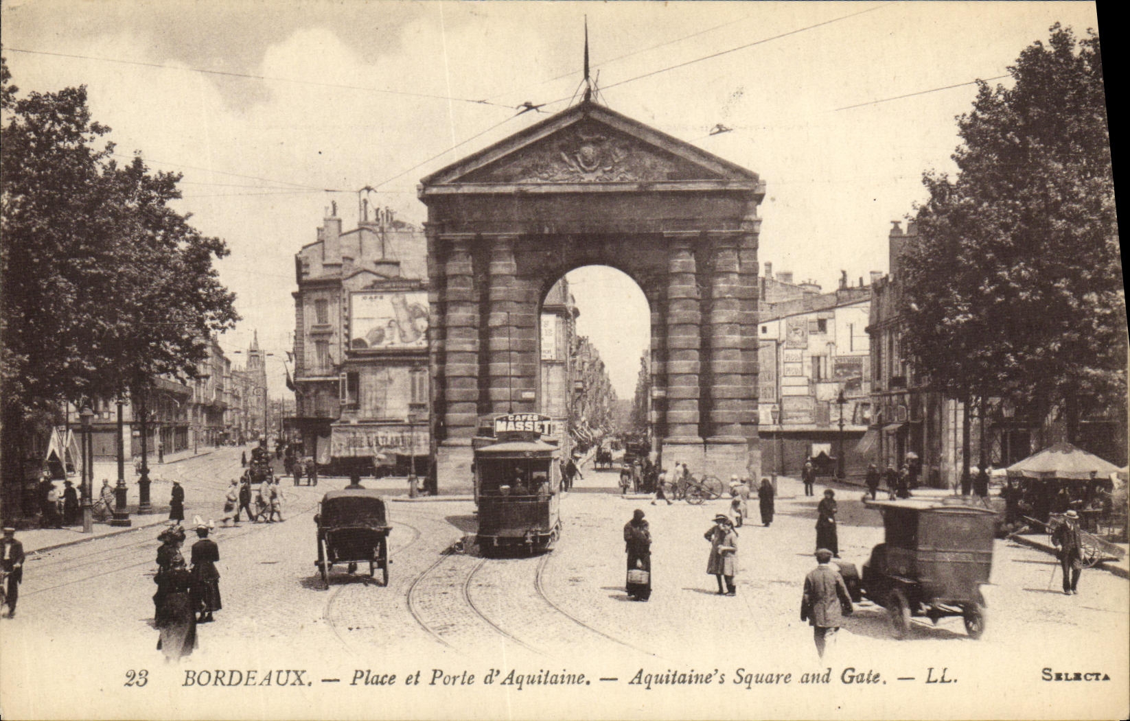 CPA Bordeaux Place et Porte d Aquitaine Tramway