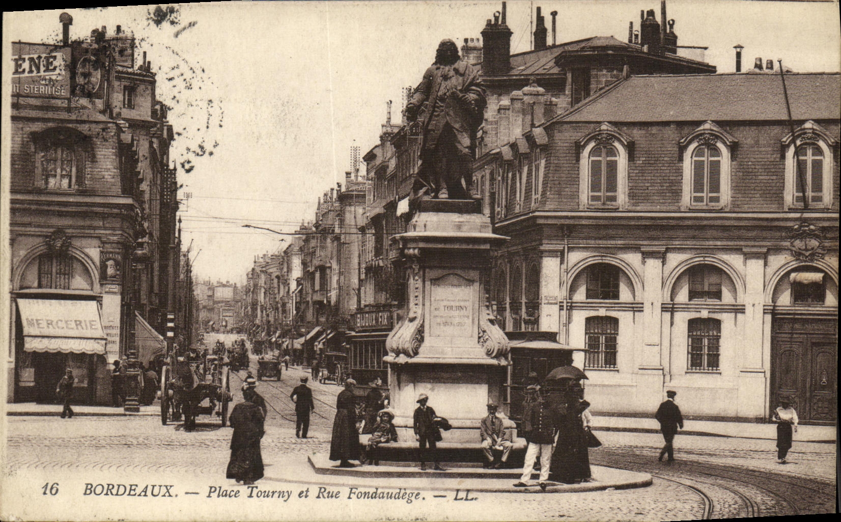 CPA Bordeaux Place Tourny et Rue Fondaudege
