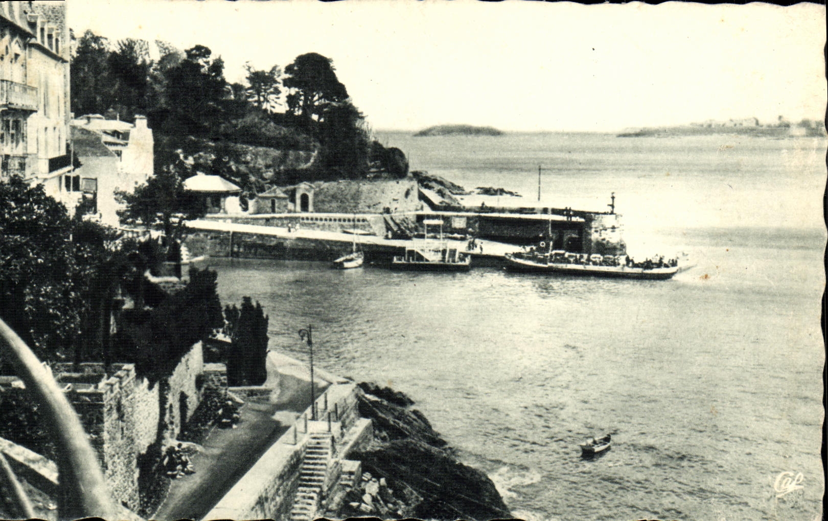 CPA Dinard Promenade du clair de lune Les vedettes